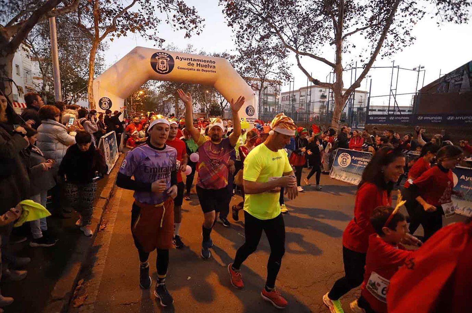 Imágenes de la carrera de San Silvestre en Huelva