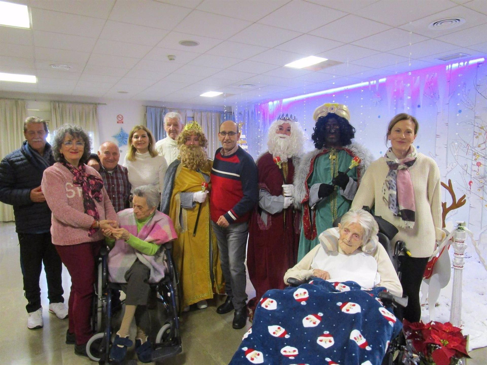 Visita de los Reyes Magos a la residencia Santa Teresa.