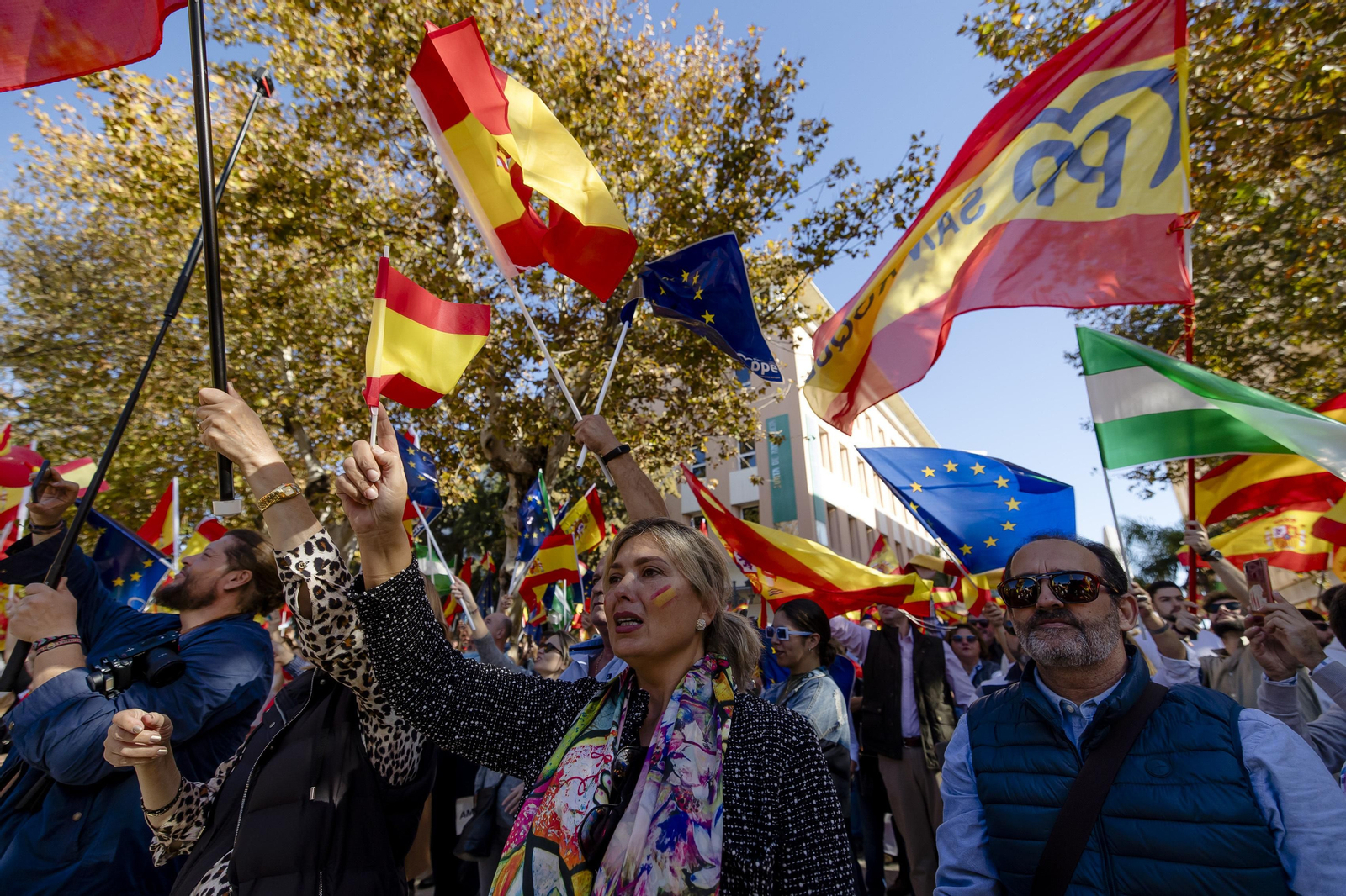 La concentración contra la amnistía en Cádiz en imágenes.