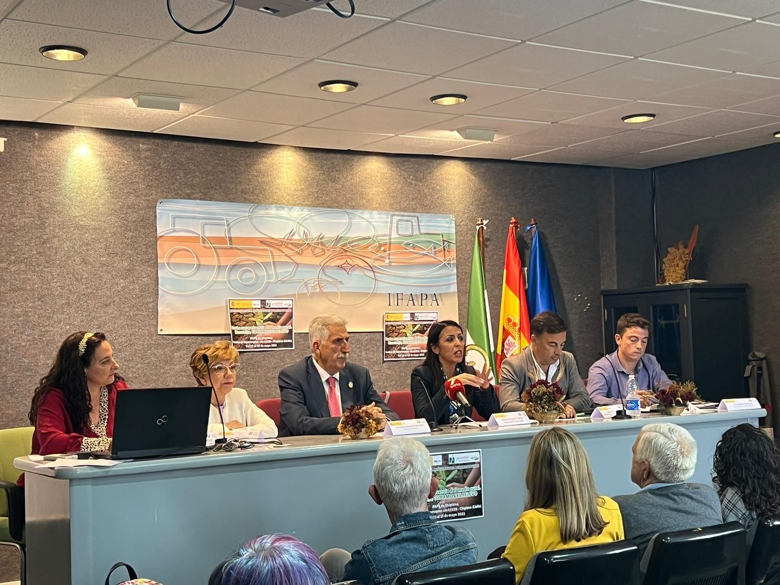 Un momento de la inauguración del encuentro estatal de Juventudes Agrarias de COAG en Chipiona. Un momento de la inauguración del encuentro estatal de Juventudes Agrarias de COAG en Chipiona.