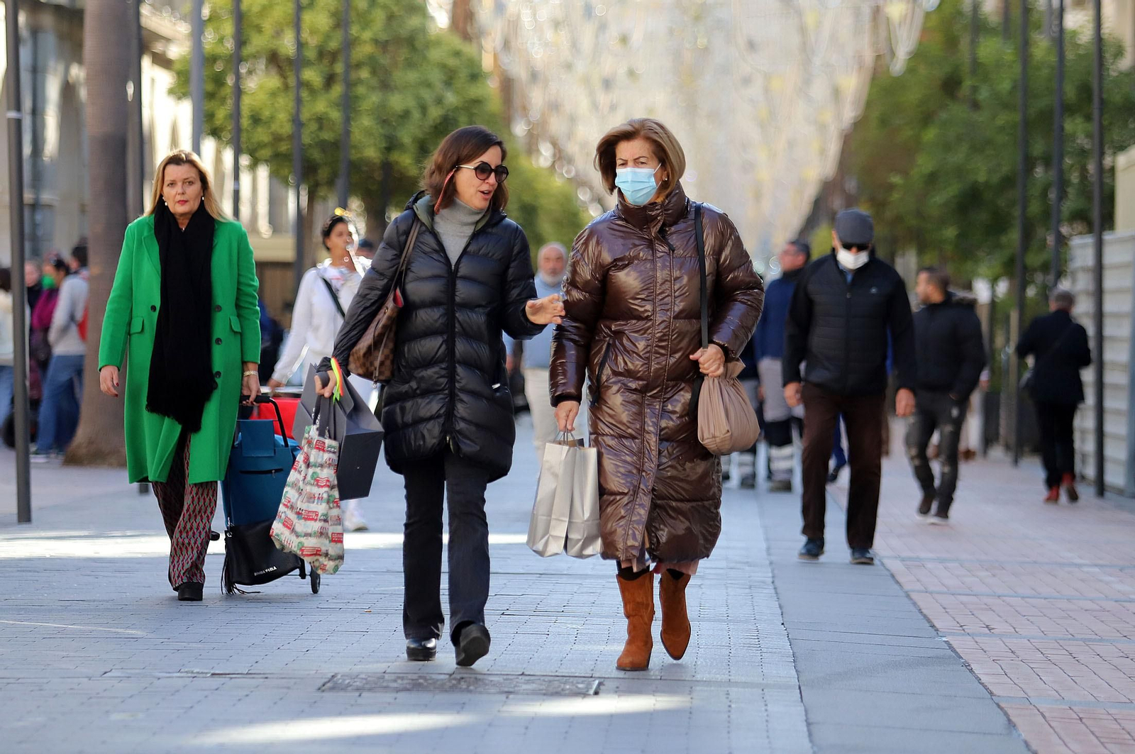 Ambiente en la Gran Vía de Huelva.