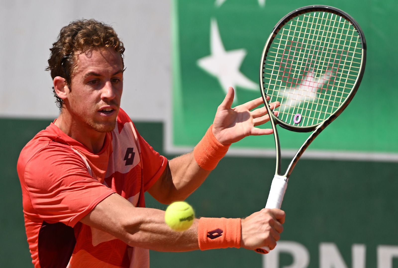 Roberto Carballés, durante el partido de este domingo en París