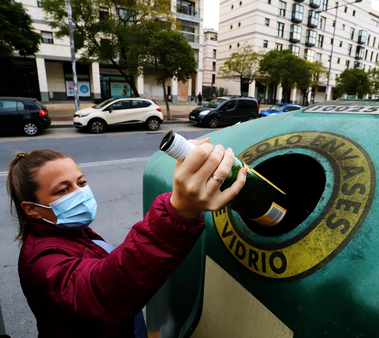 Reciclaje de vidrio en la capital onubense. Reciclaje de vidrio en la capital onubense.