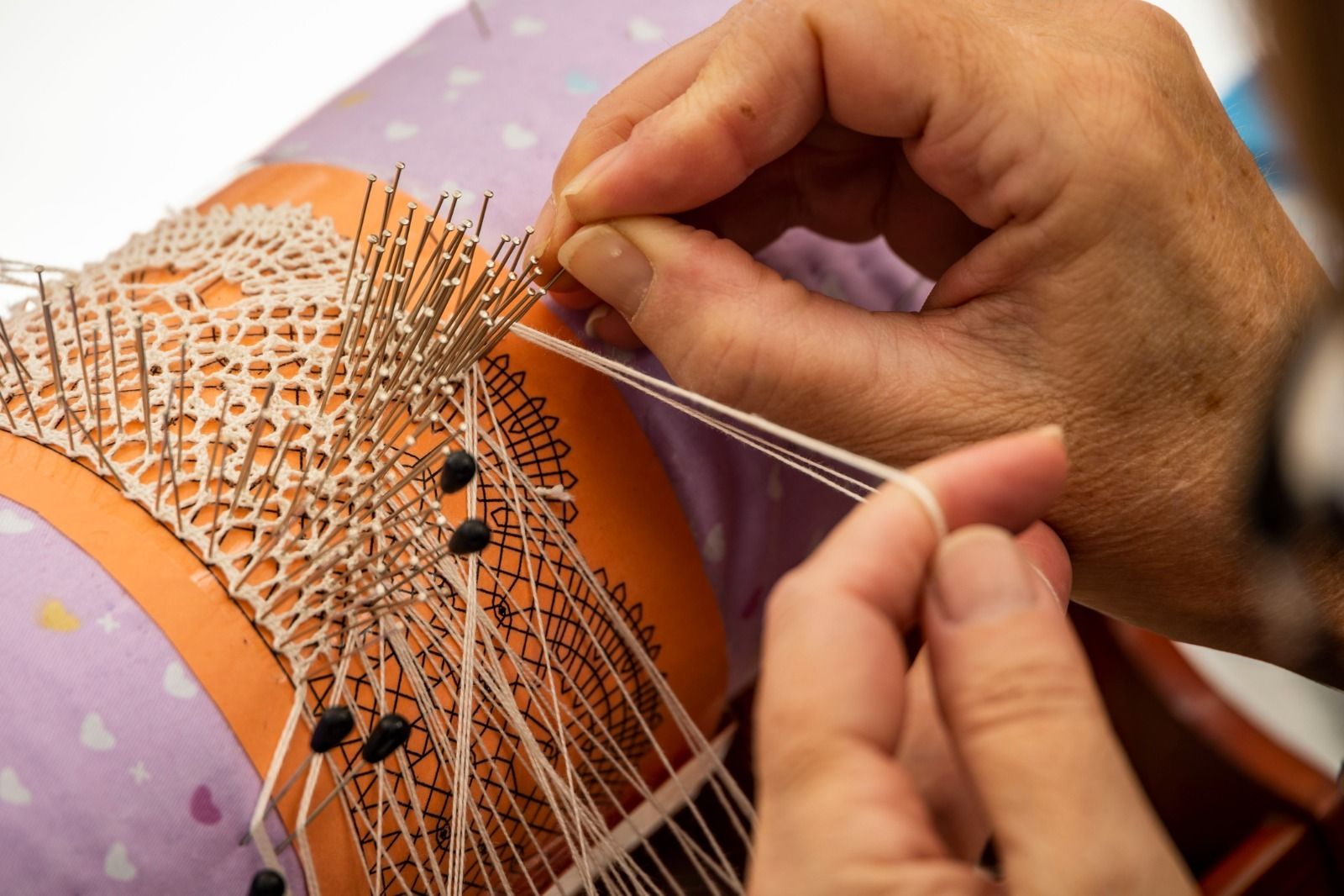 Las imágenes del I Encuentro de Bolillos de la asociación Mujeres de Acero