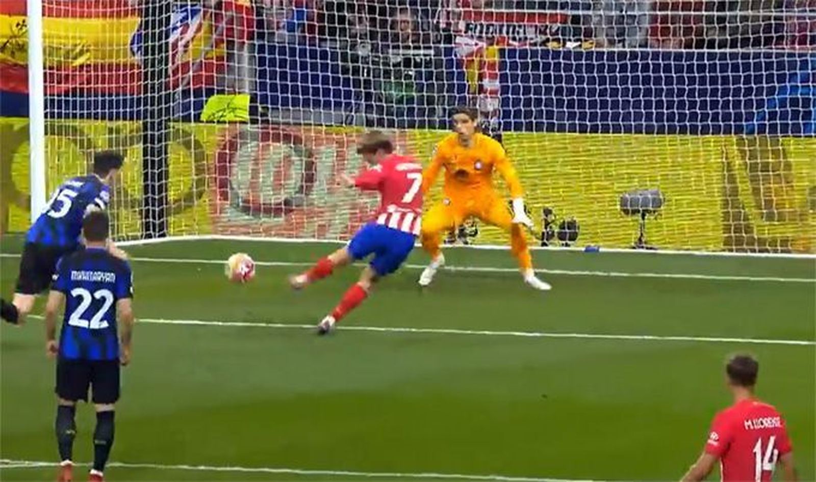 Griezmann consigue un gol en el partido entre el Atlético y el Inter.