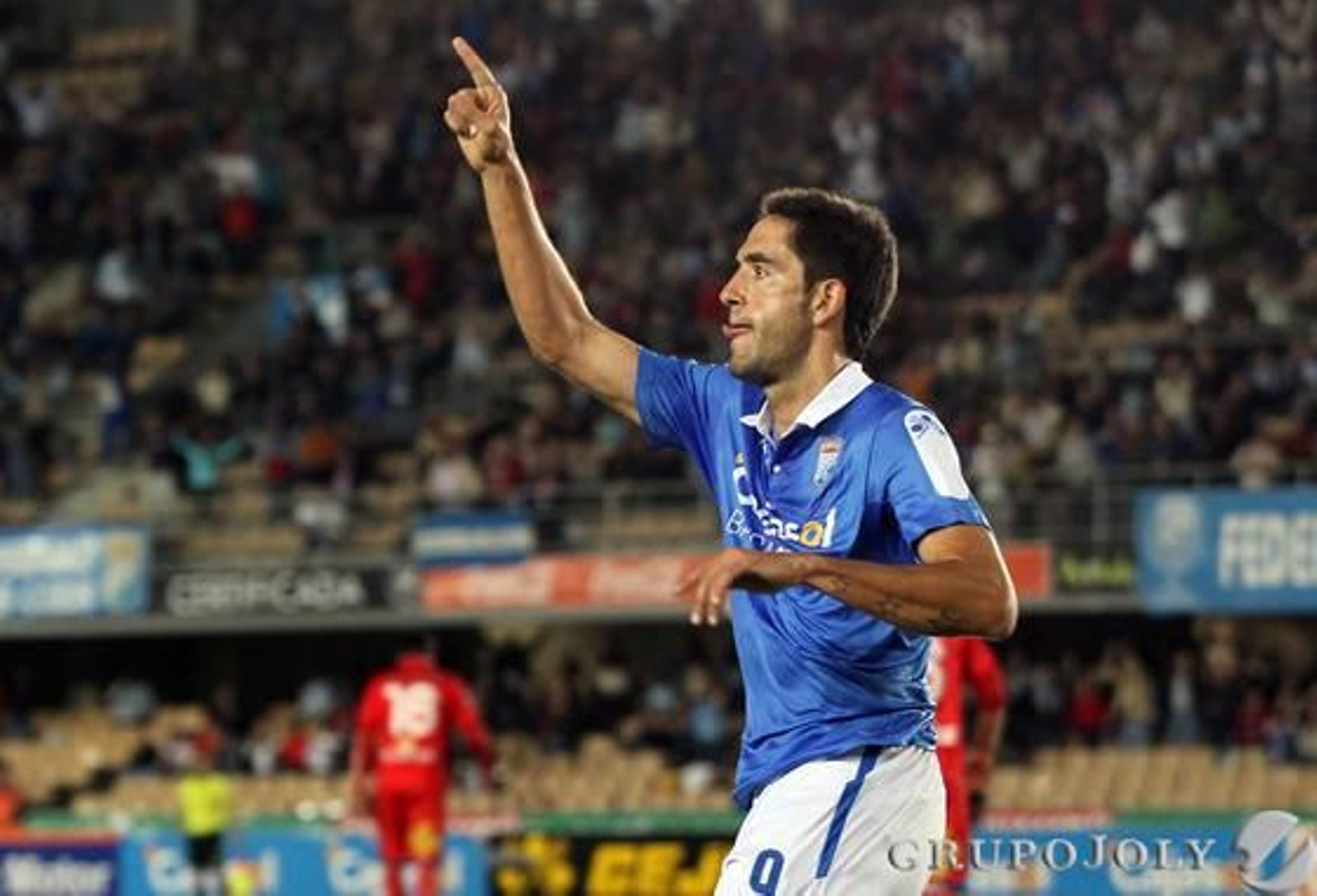Íñigo Vélez celebra su tanto. 

Foto: Miguel Angel Gonzalez