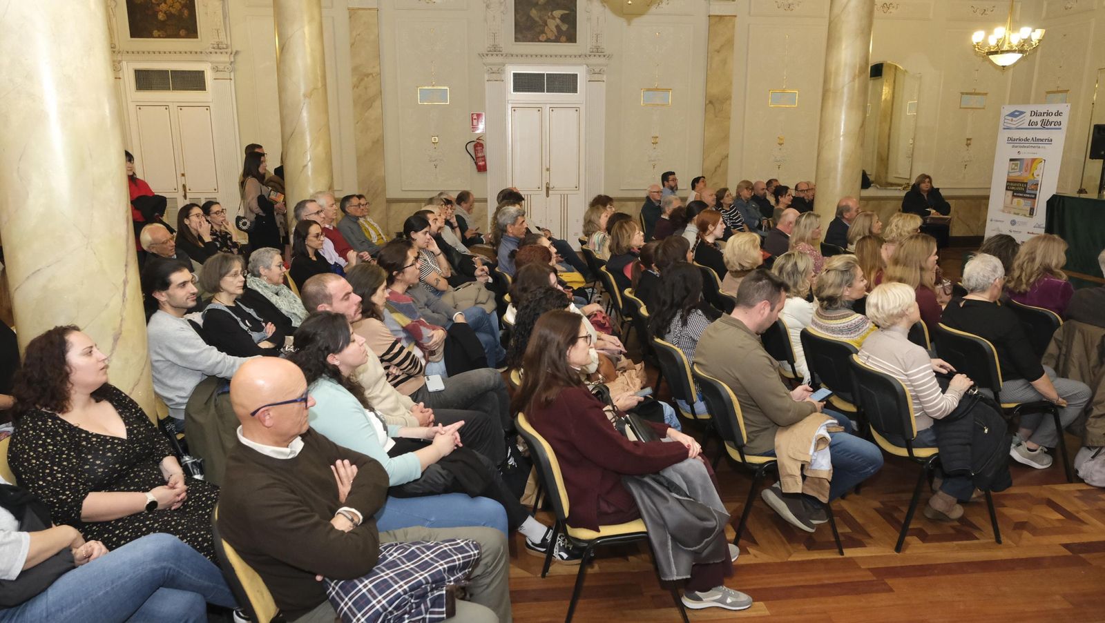 Imágenes del Diario de los Libros con la finalista del Premio Planeta 2024, Beatriz Serrano