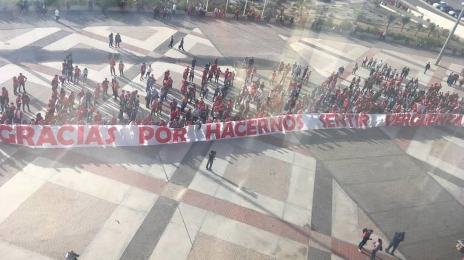 Protestas de los aficionados, el pasado domingo a las puertas de la Nueva Condomina