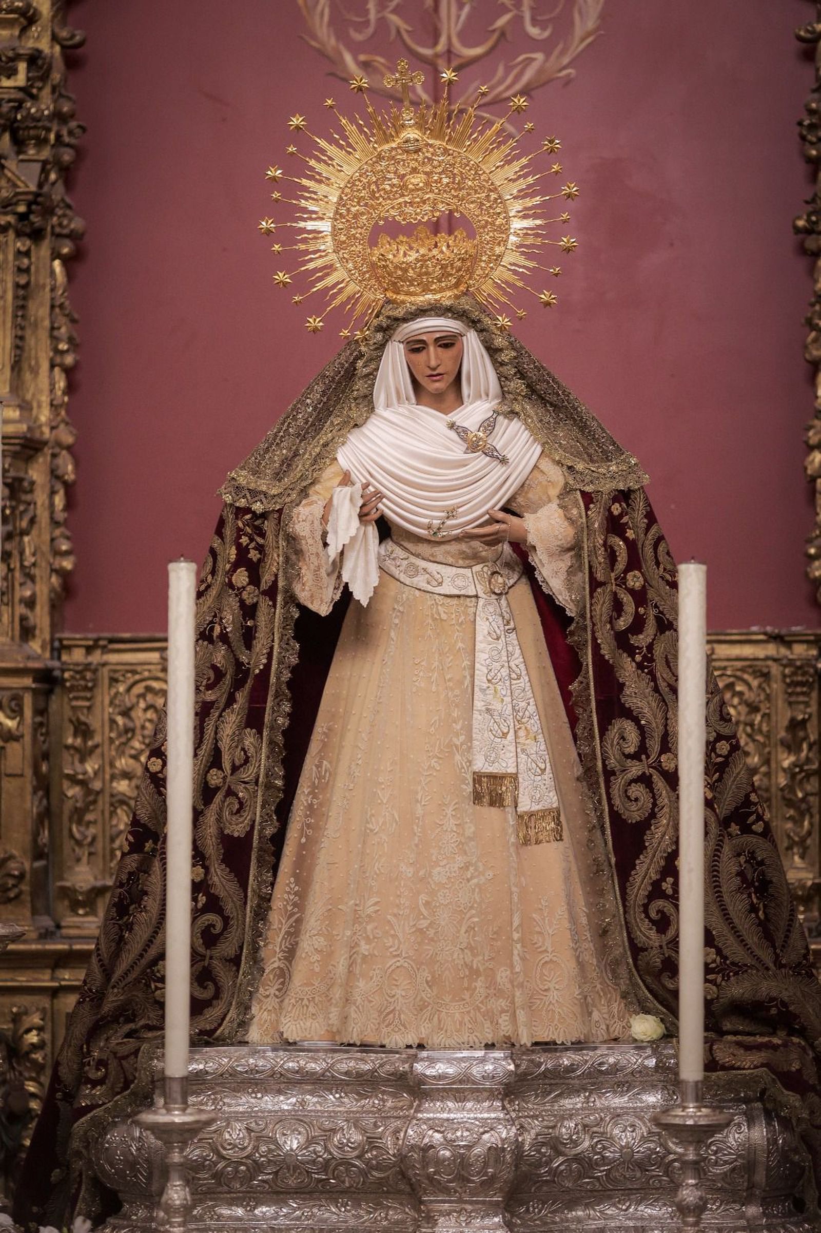 La Esperanza de Triana, vestida para el verano