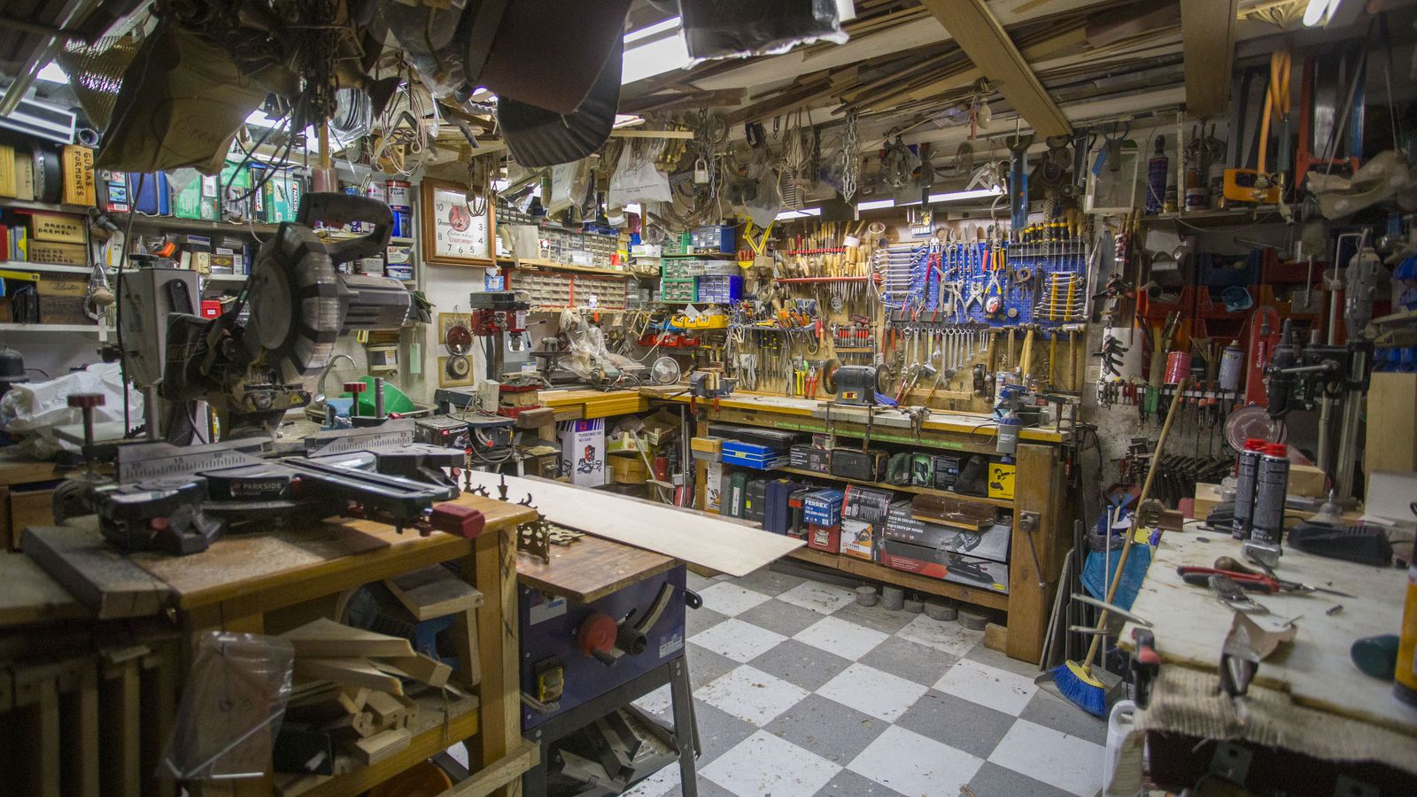 Taller- Alamacena una gran diversidad de diferentes herramientas.