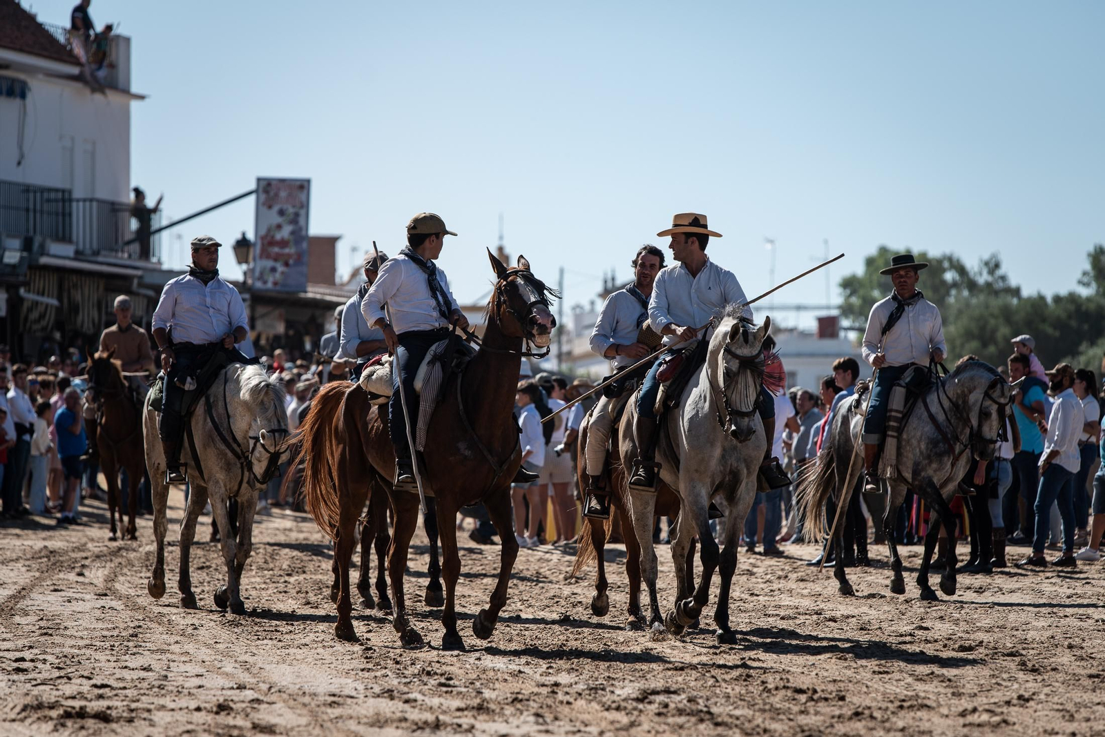 Imágenes de la Saca de las Yeguas a su paso por El Rocío