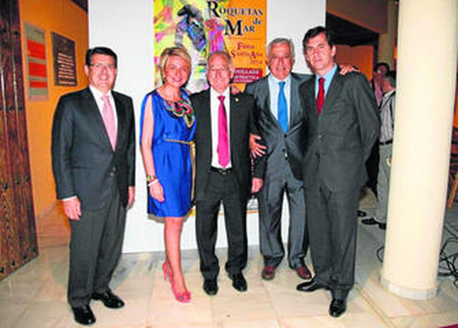 Gabriel Amat con Javier Arenas, Eloisa Cabrea, Juan José Matarí y Víctor Zabala de la Serna en el Castillo de Santa Ana.