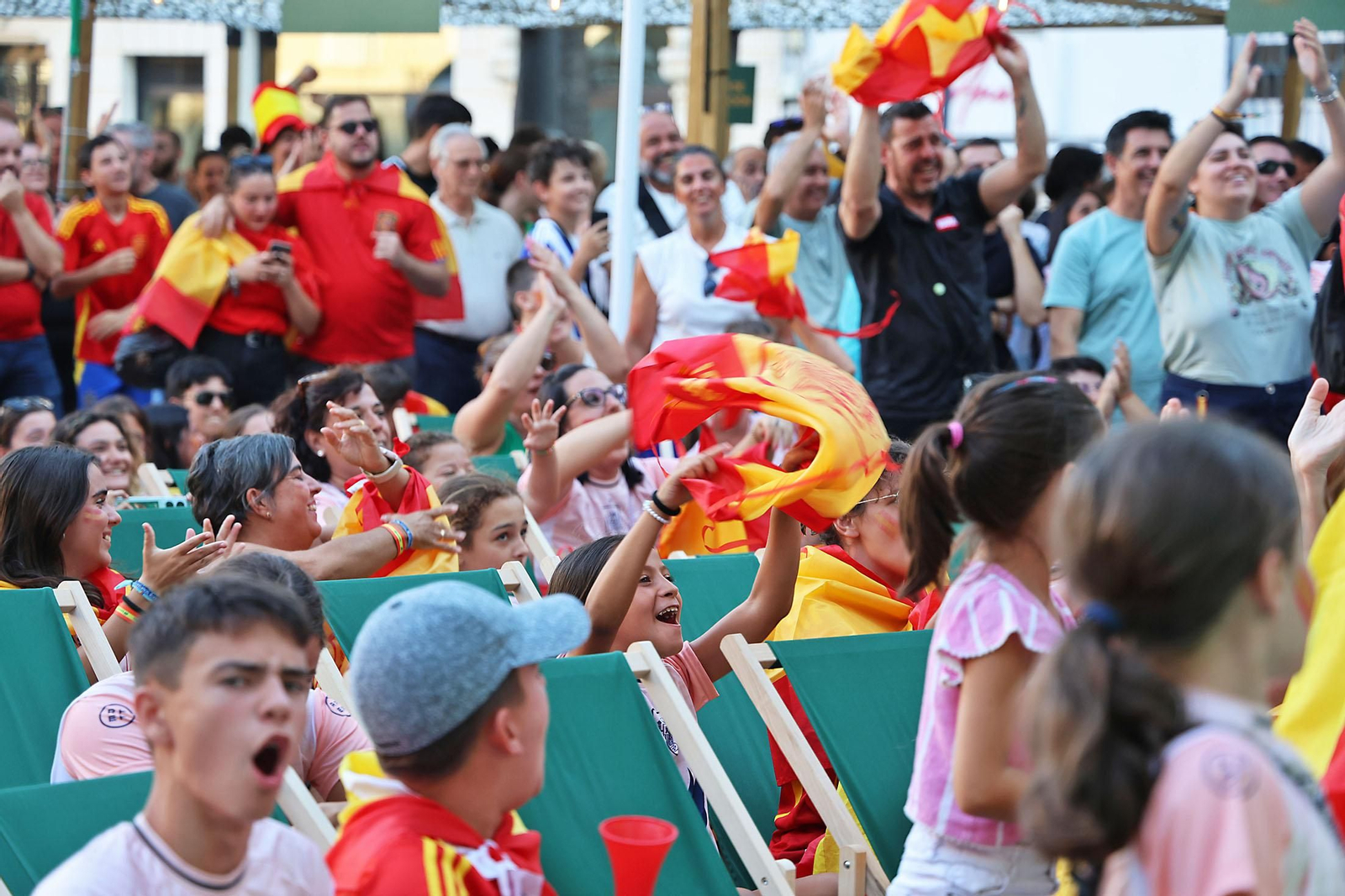 Imágenes de la Fan zone en Huelva de la Final de la Eurocopa entre Inglaterra y España Imágenes de la Fan zone en Huelva de la Final de la Eurocopa entre Inglaterra y España