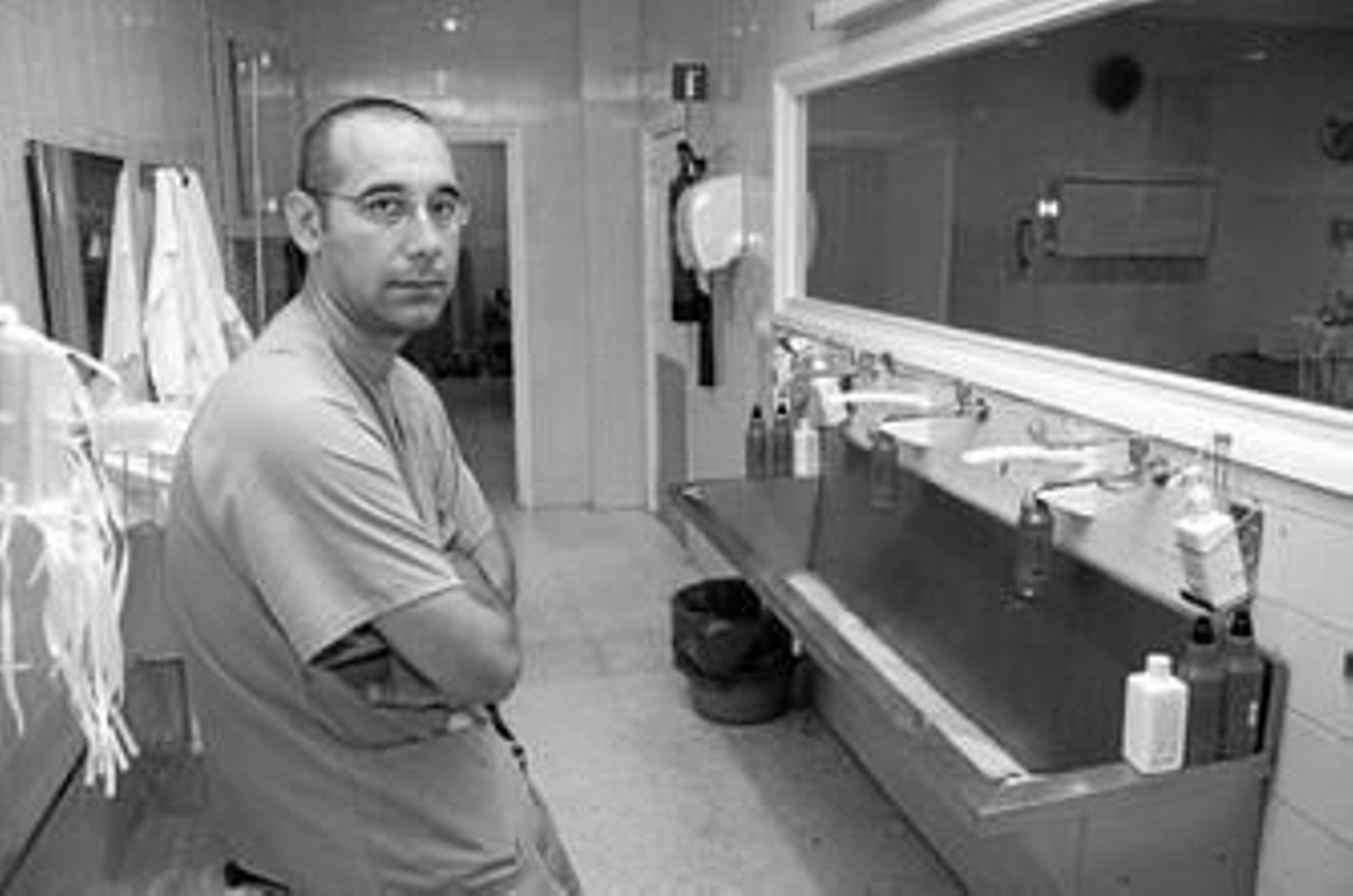 José Ignacio Ortiz, junto a los quirófanos del Infanta Elena.