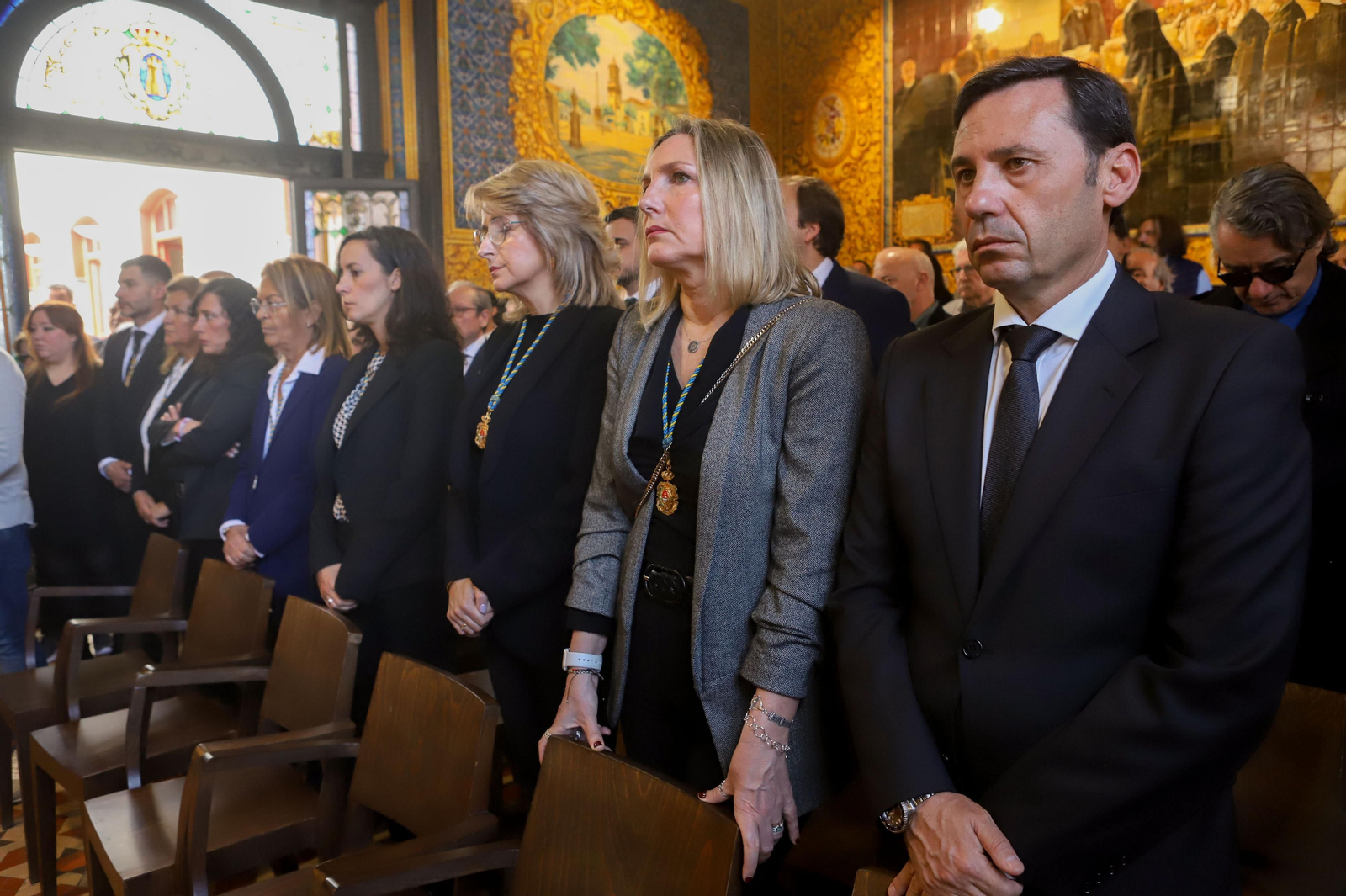 Imágenes de la capilla ardiente de Ernesto Delgado instalado en el Salón de Plenos del Ayuntamiento de Algeciras