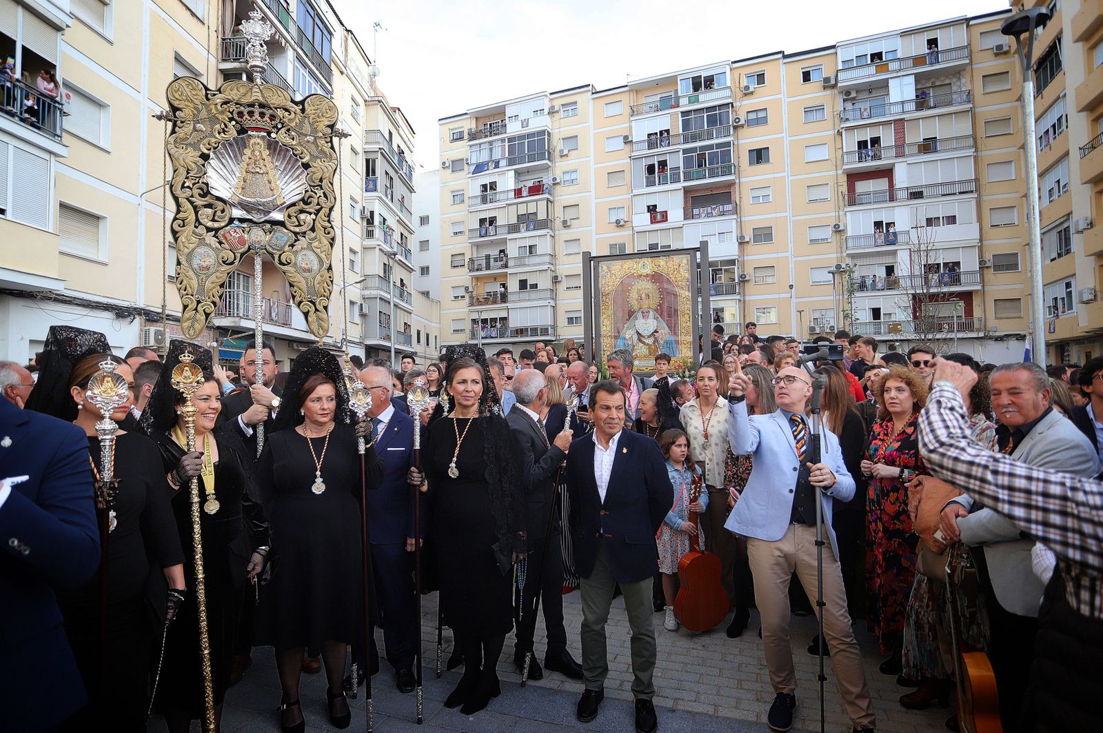 Imágenes de la procesión de la Virgen de los Dolores por Las Colonias