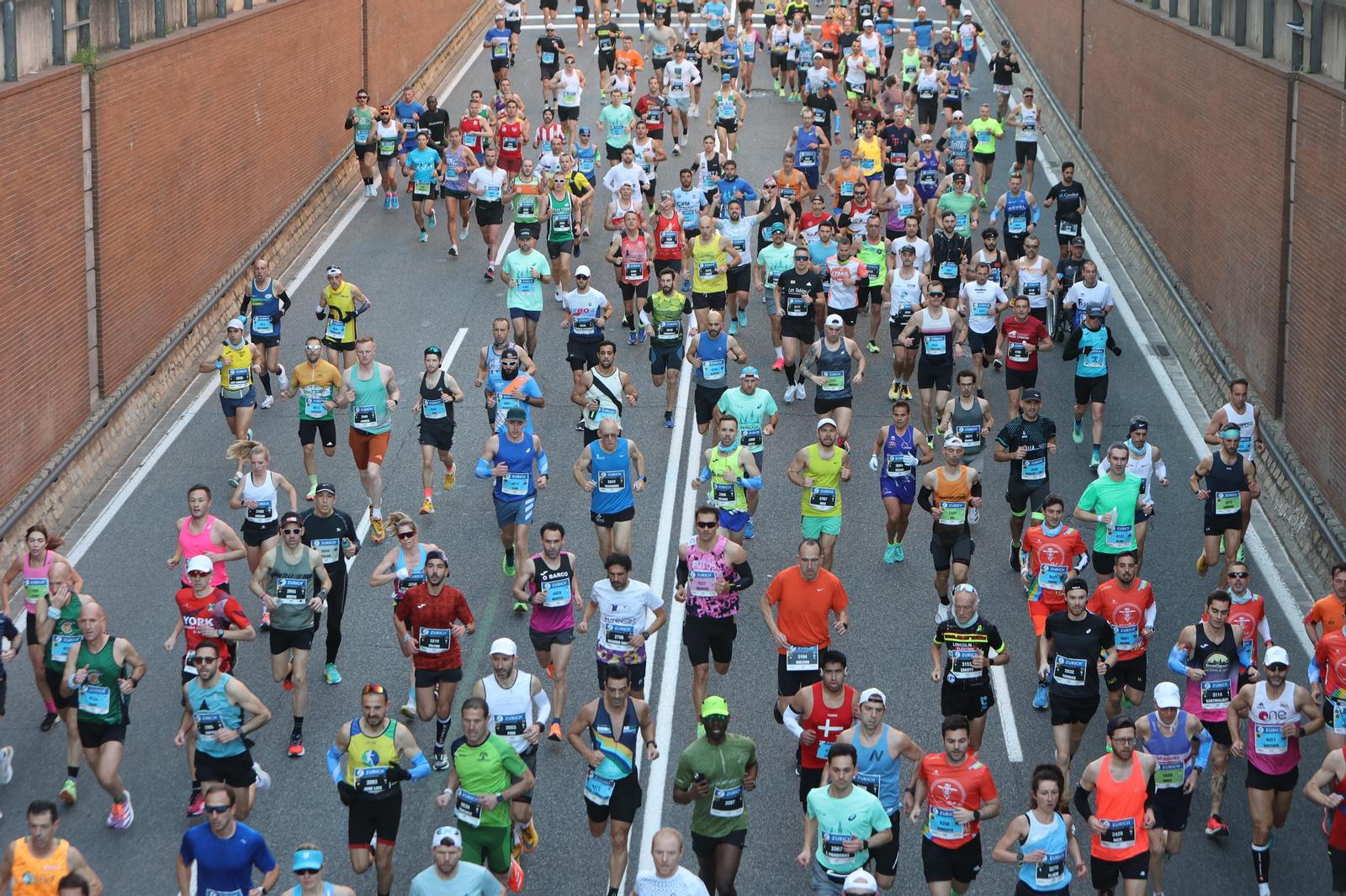 Búscate en la Zurich maratón de Sevilla