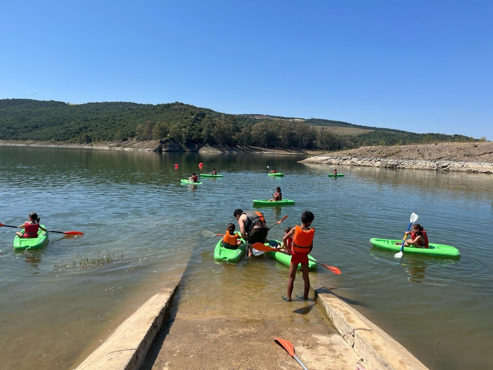 Actividades náuticas en la playita.