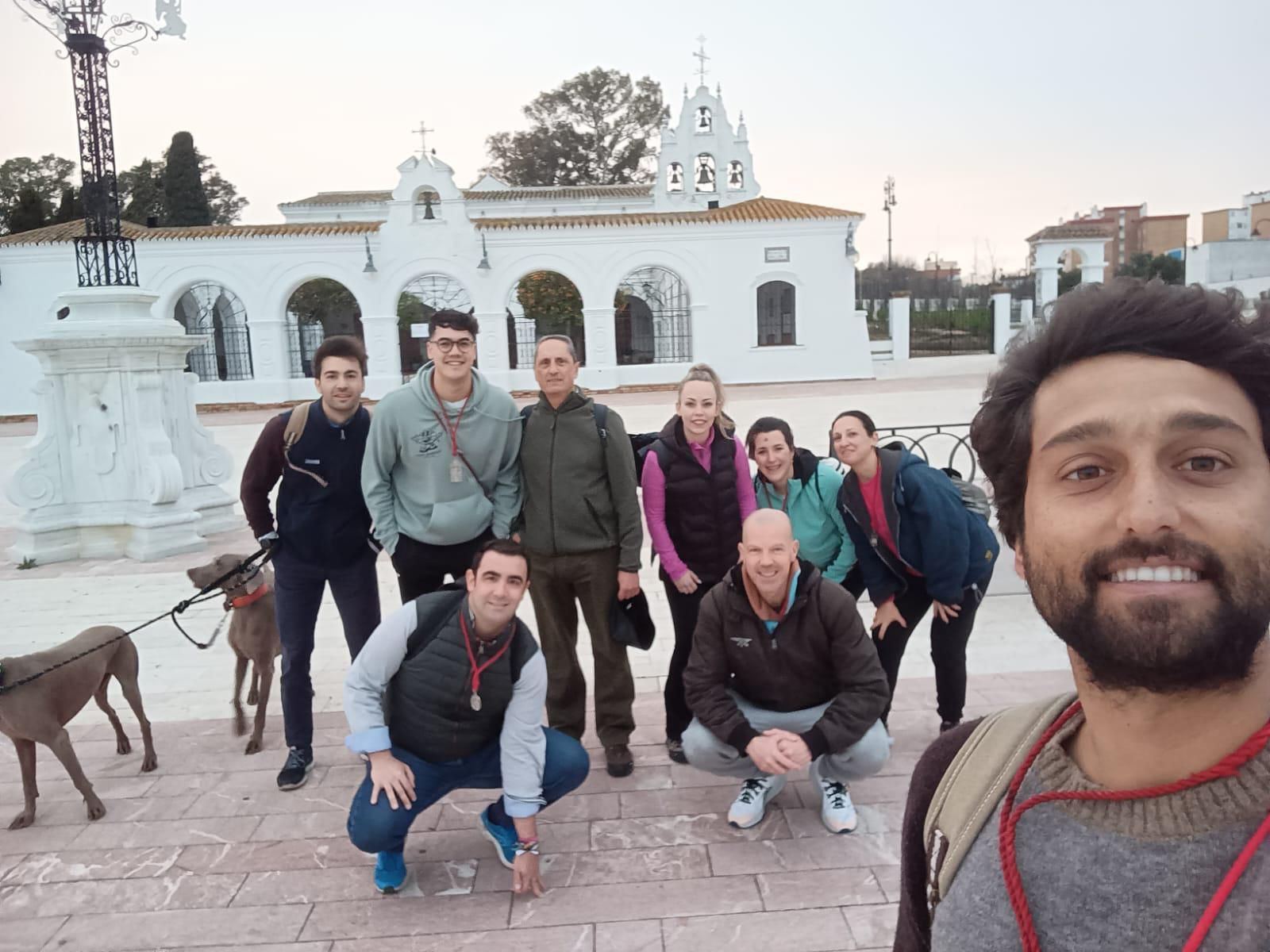 El grupo de peregrinos en la Cinta antes de partir a Trigueros.