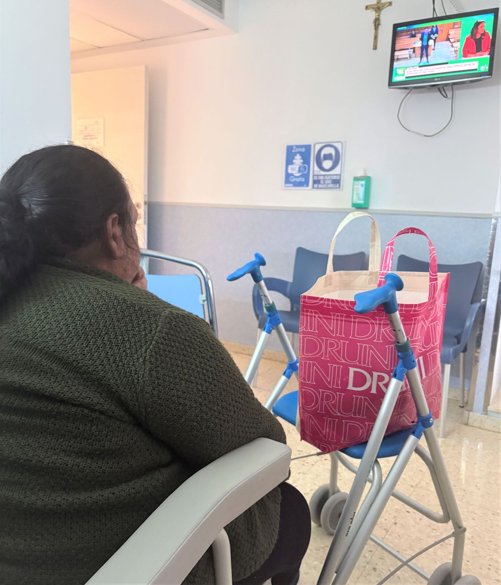 Ana, la última realojada del Residencial El Lago en salir del Hospital San Juan Grande.