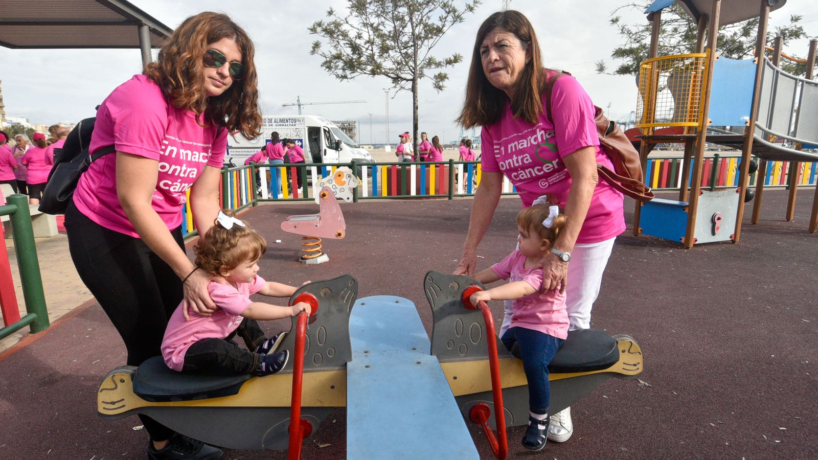 Las fotos de la Marcha contra el cáncer de mama en Algeciras