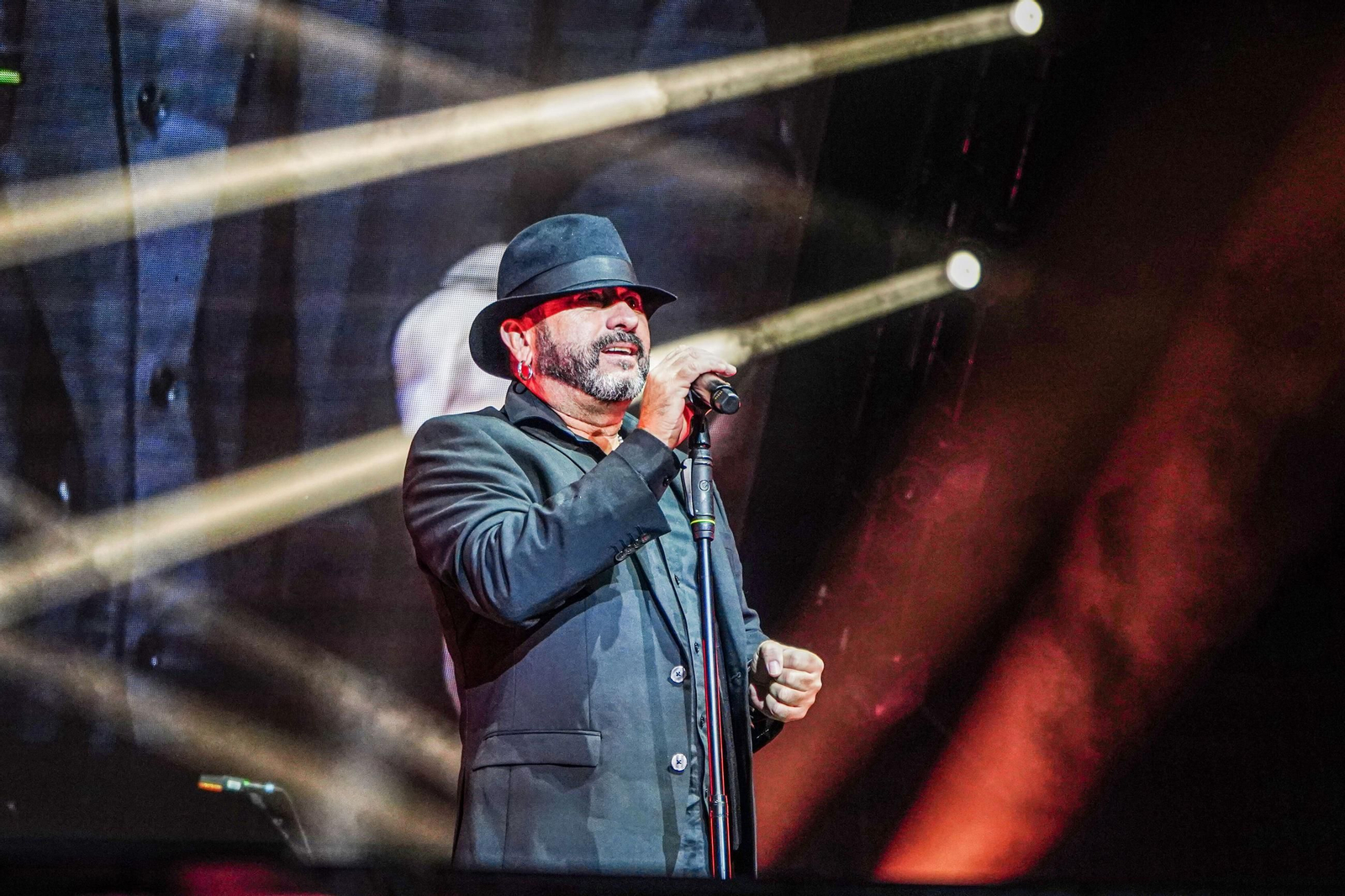 Las mejores imágenes del concierto de El Barrio en Granada