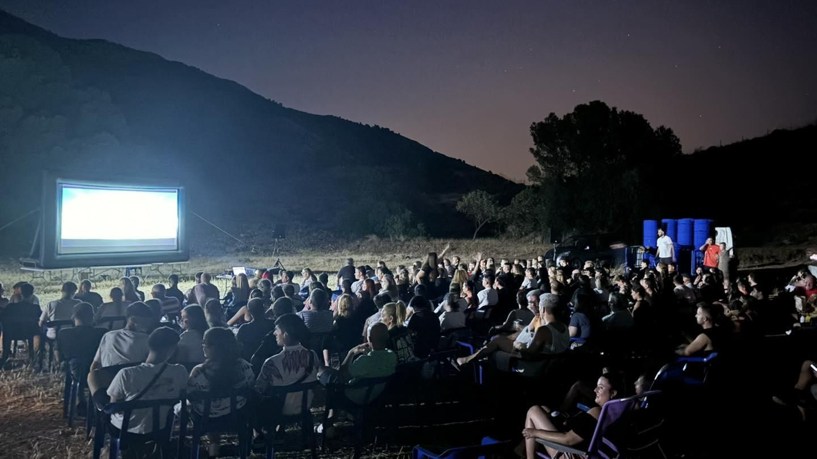 El Cine de Verano de Berja ha generado una gran expectación entre el público asistente.