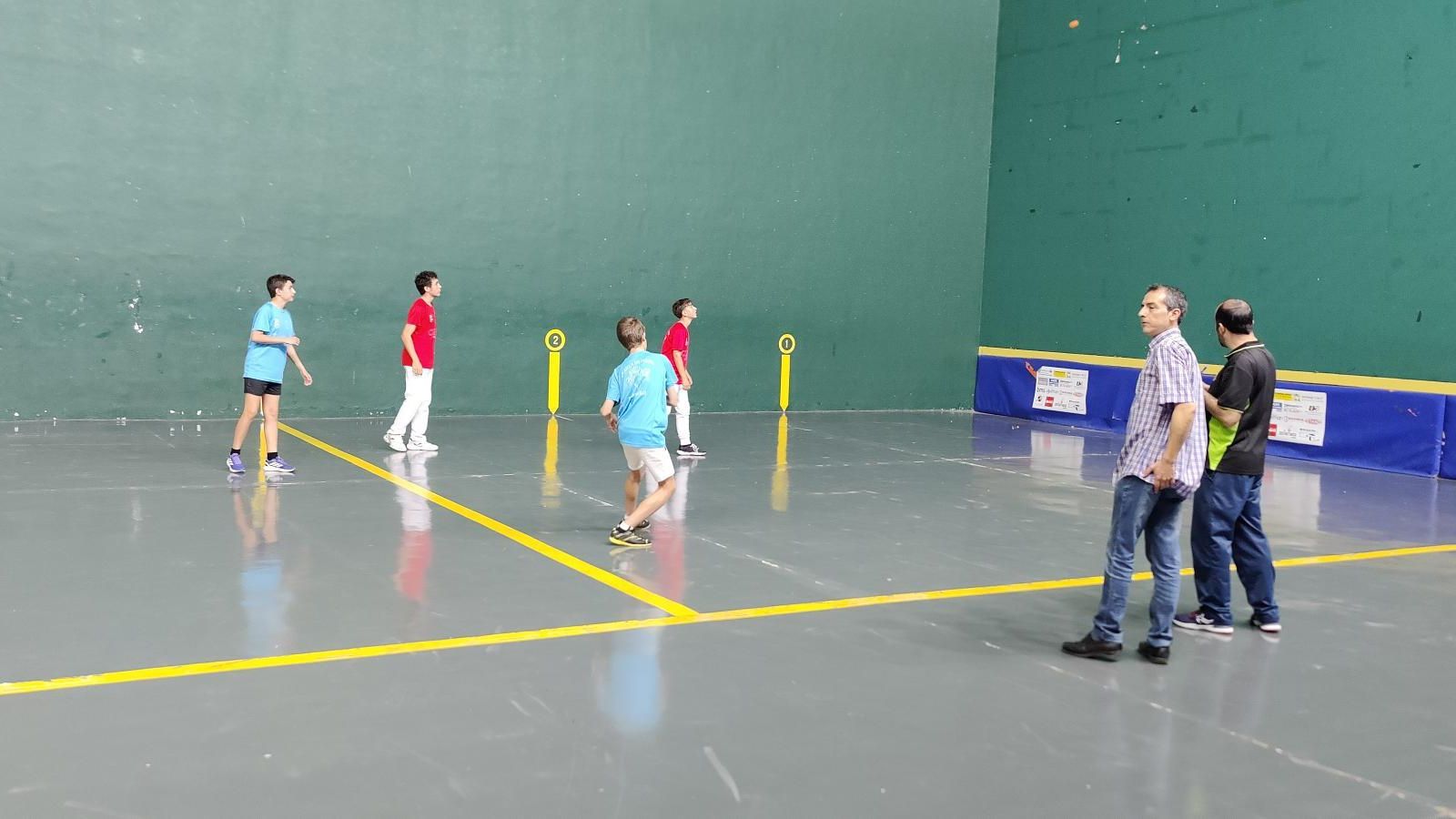 Una acción de uno de los encuentros disputados el pasado sábado en el Frontón Andarax de la capital almeriense.
