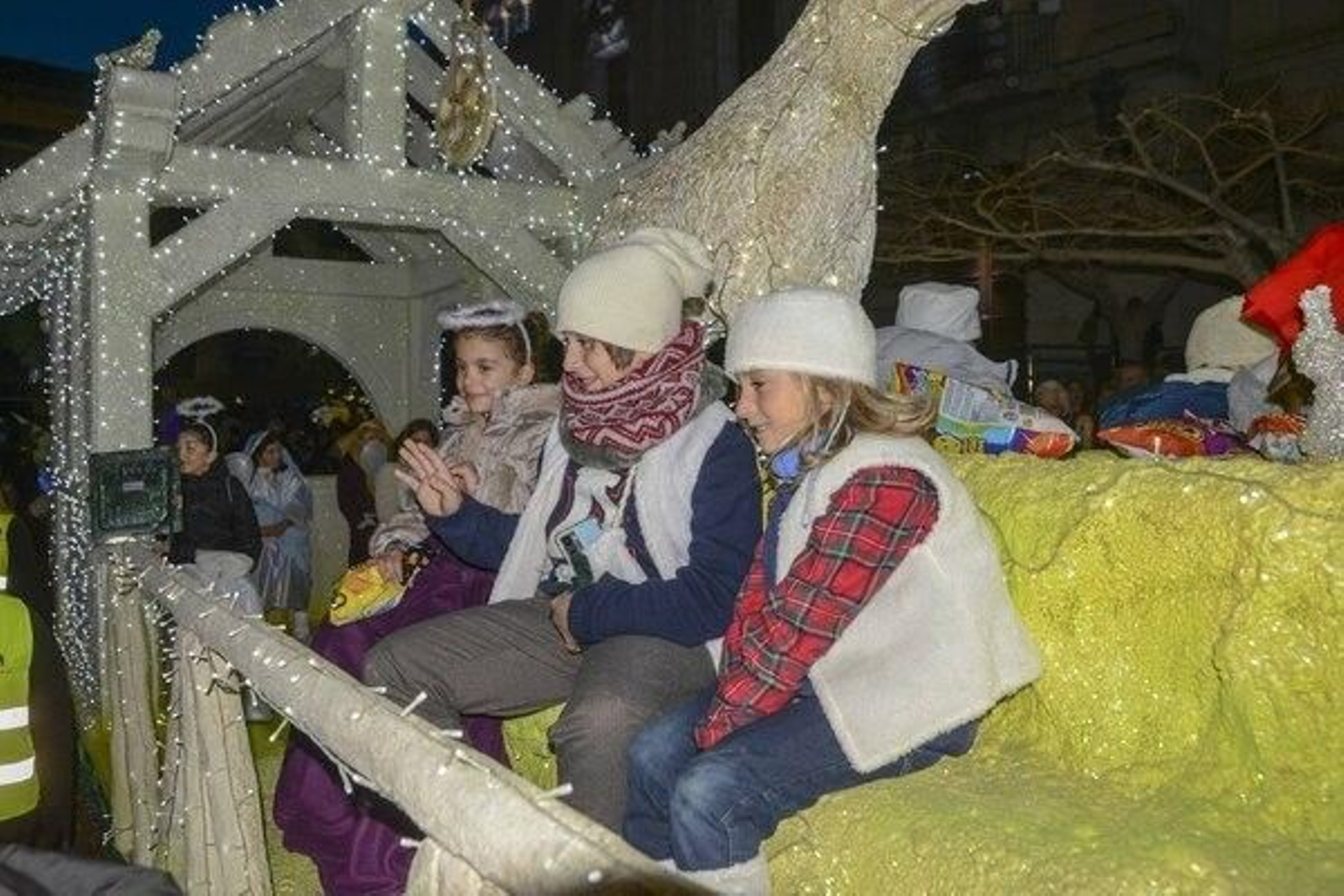 En imágenes: La Cabalga de Reyes de Jaén desata la emoción en sus calles abarrotadas