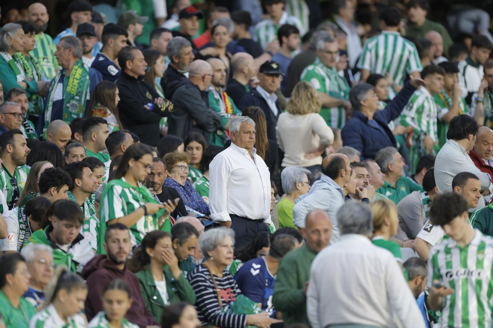 Búscate en las fotos del Betis - Jagiellonia