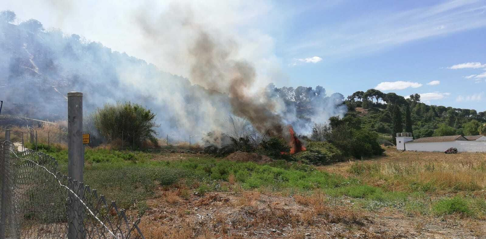 Incendio en la cornisa de Gelves