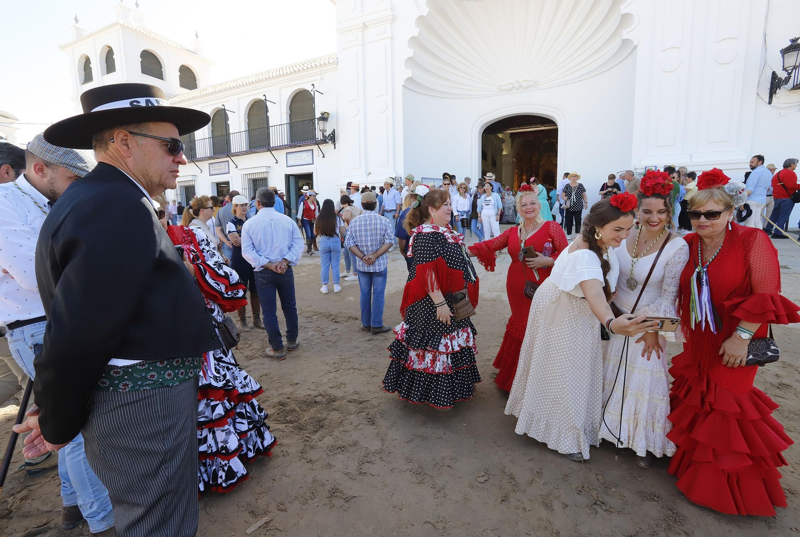 Ambiente en la aldea del Rocío en la jornada del sábado