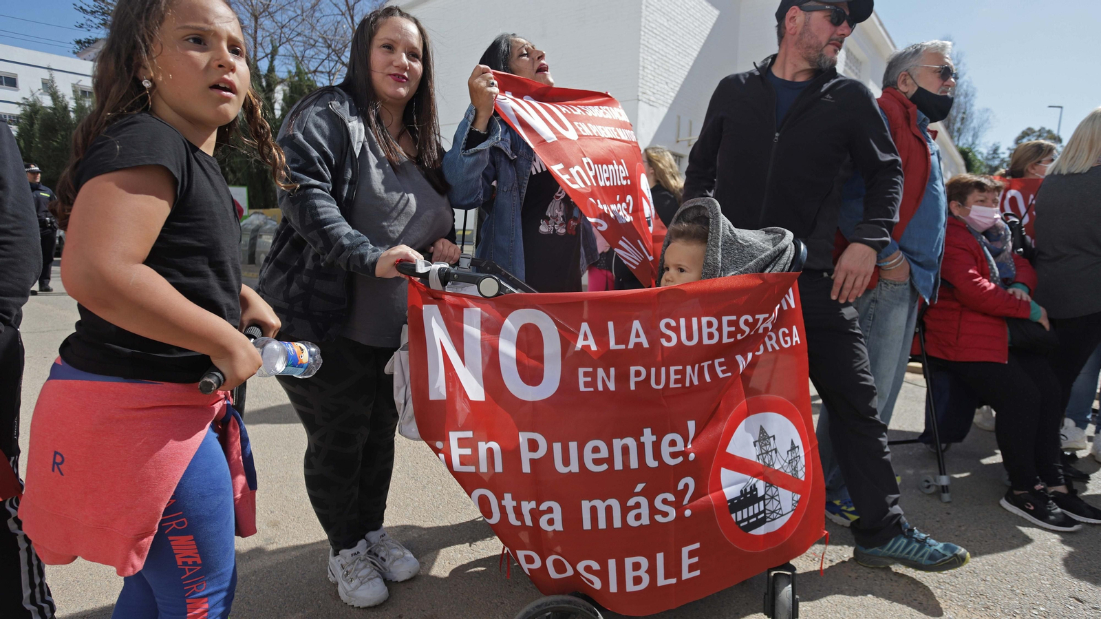 Fotos de la concentración contra la subestación eléctrica en Puente Mayorga