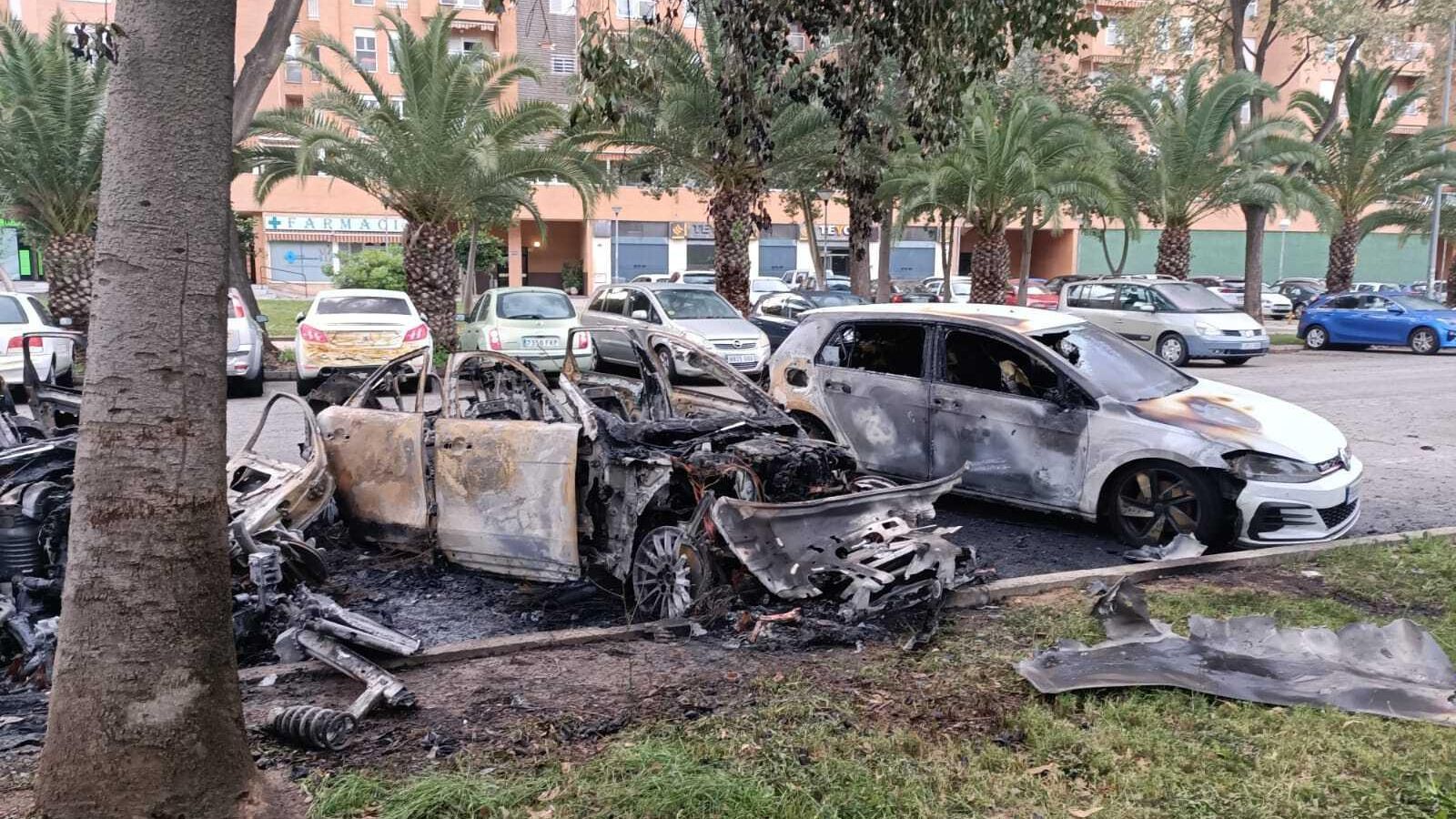 Los coches quemados en Sevilla Este.