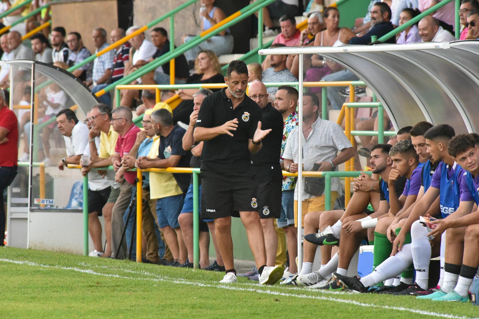 Mere, en el banquillo del Carlos Piña de Los Barrios