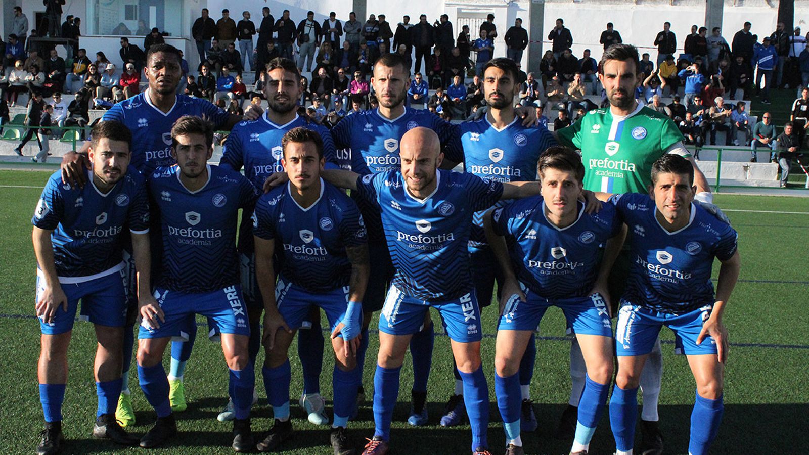 Camacho y Goma fueron titulares, Casares reapareció tras su sanción y debutó Mika.