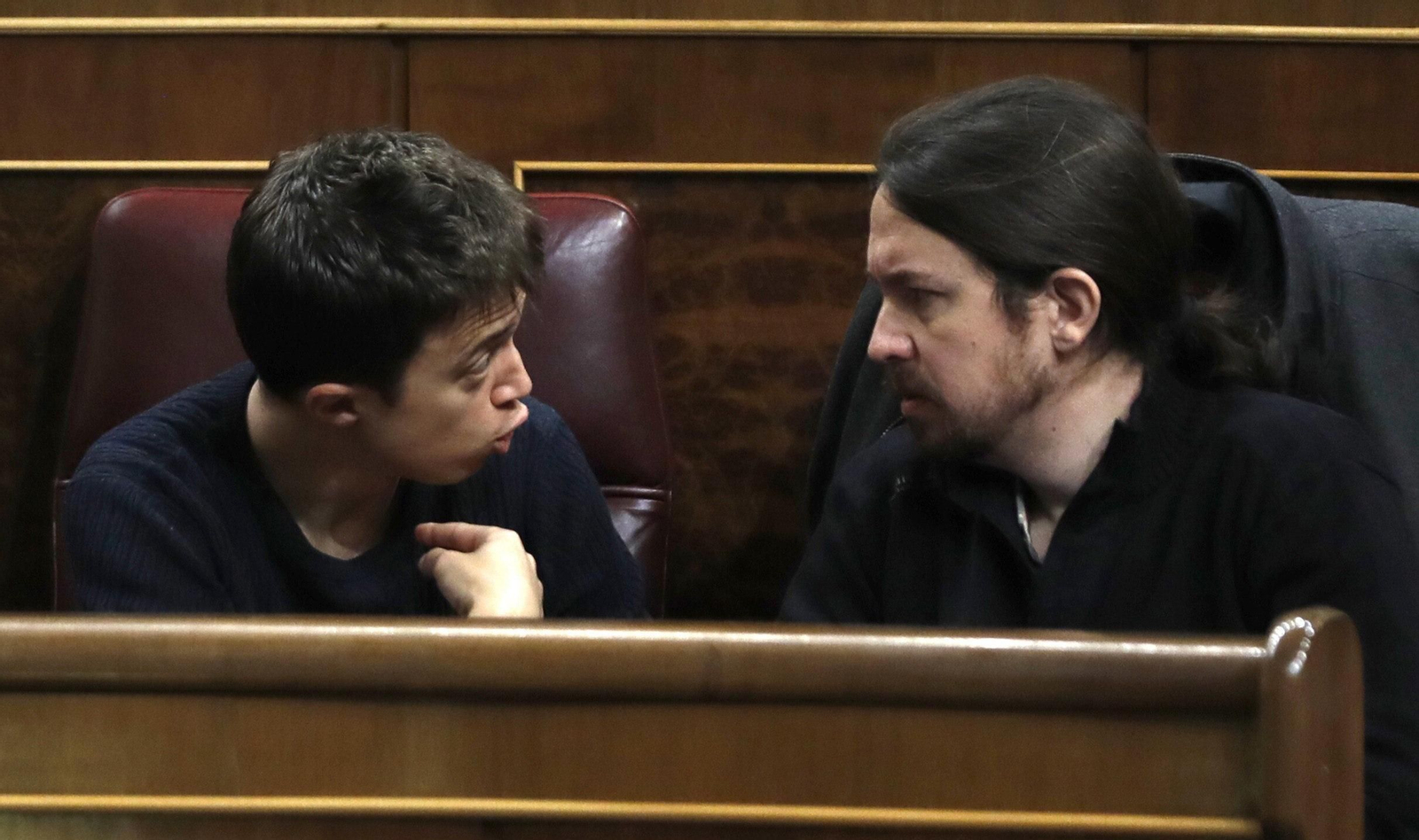 Iglesias y Errejón, en el Congreso.
