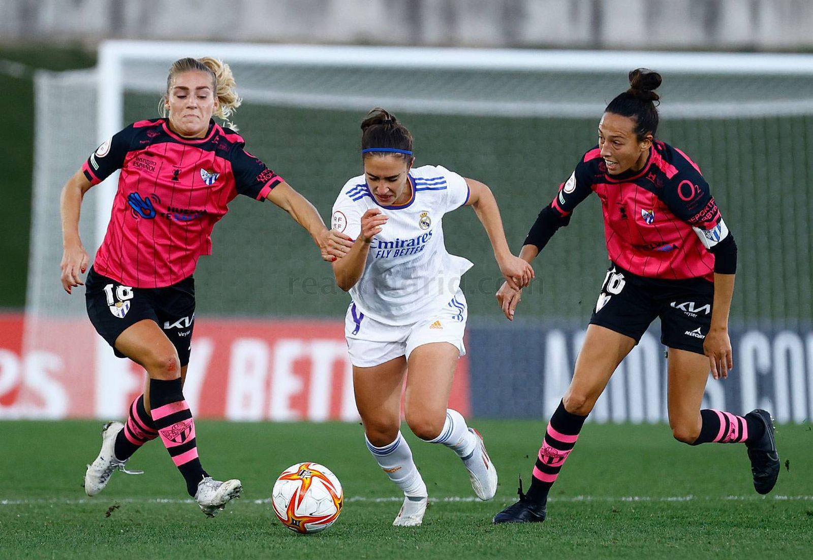 El Real Madrid cortó la buena trayectoria del Sporting Huelva como visitante.