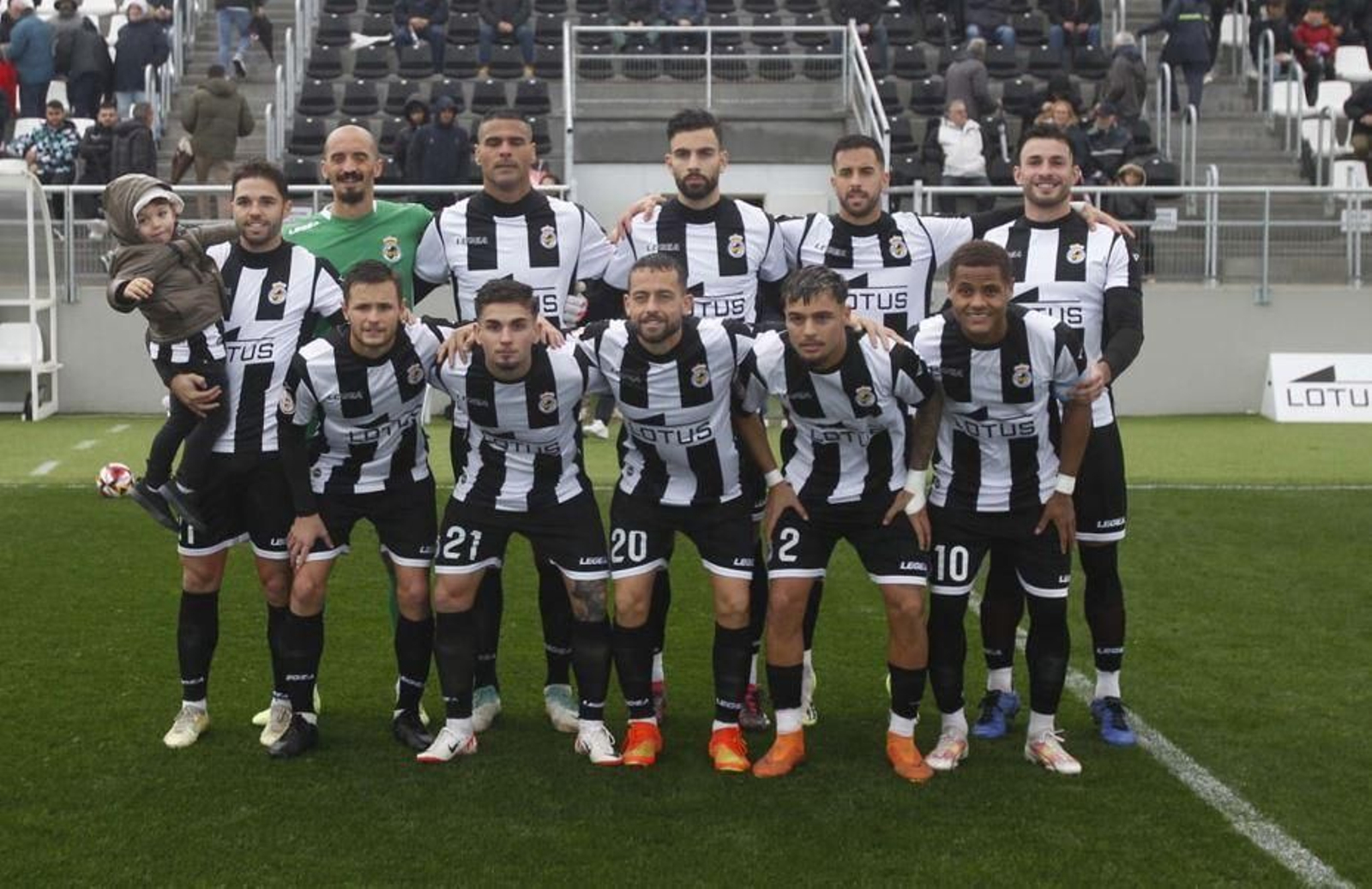 Formación inicial de la Balona en su partido ante el CD Manchego