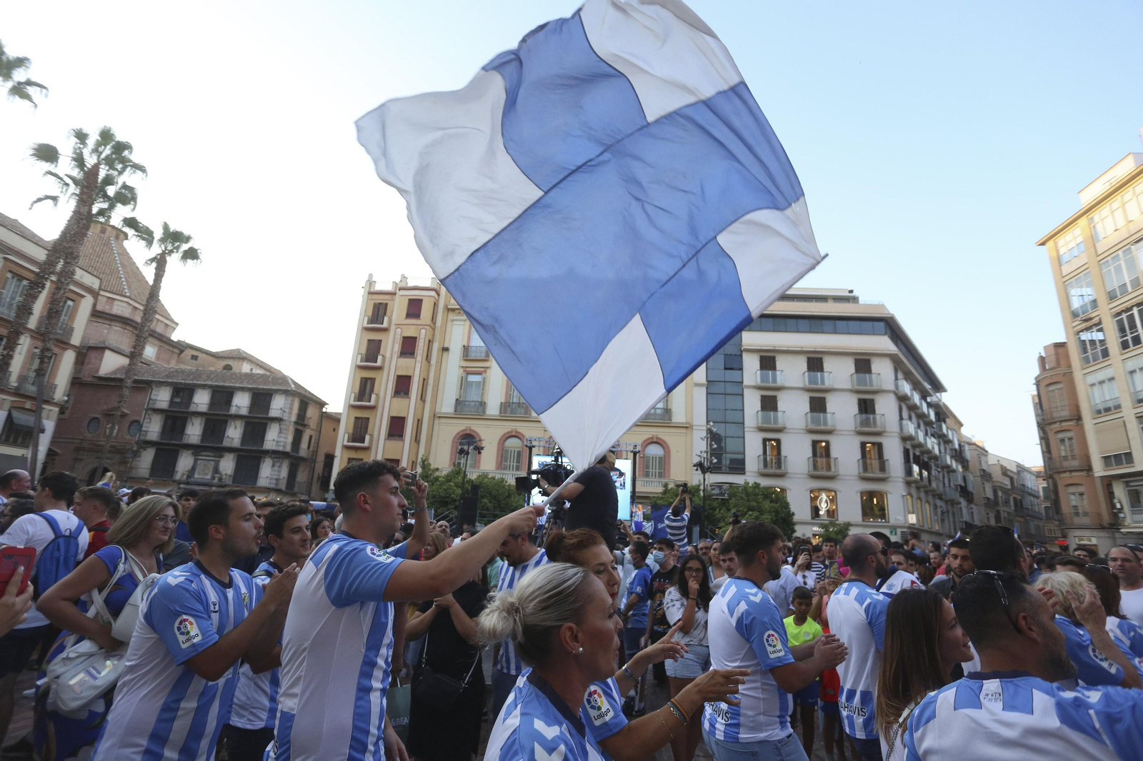 Las camisetas del Málaga CF toman el centro de la ciudad Las camisetas del Málaga CF toman el centro de la ciudad