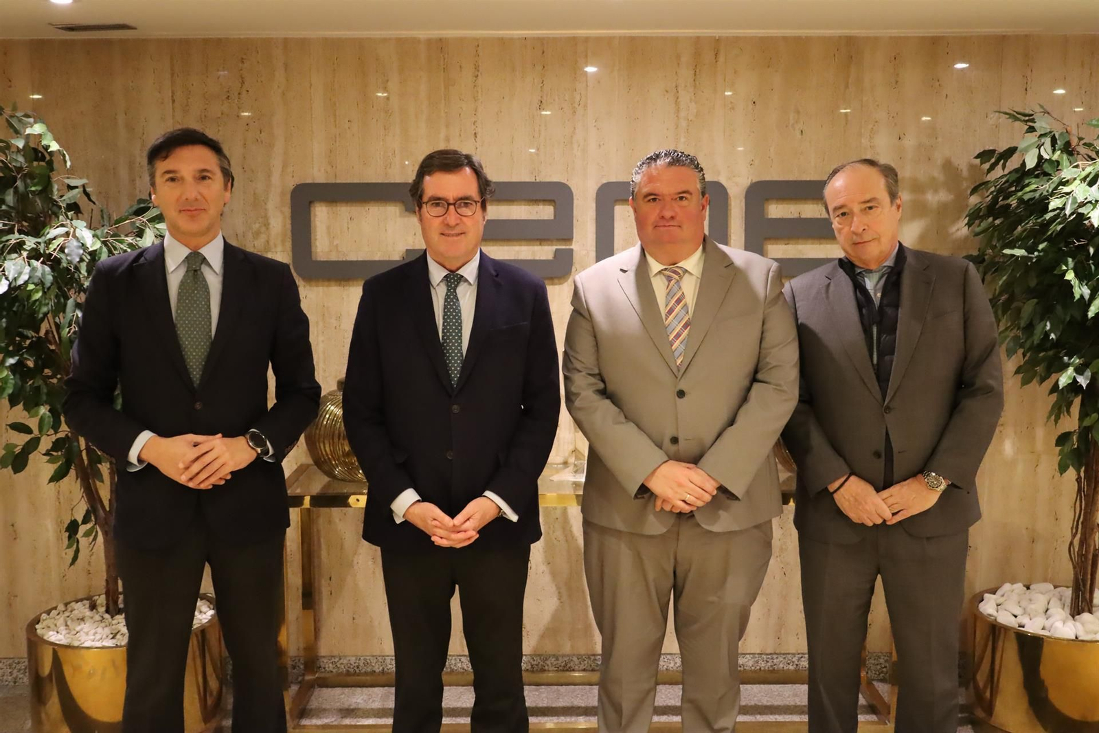 Foto de familia del encuentro institucional.