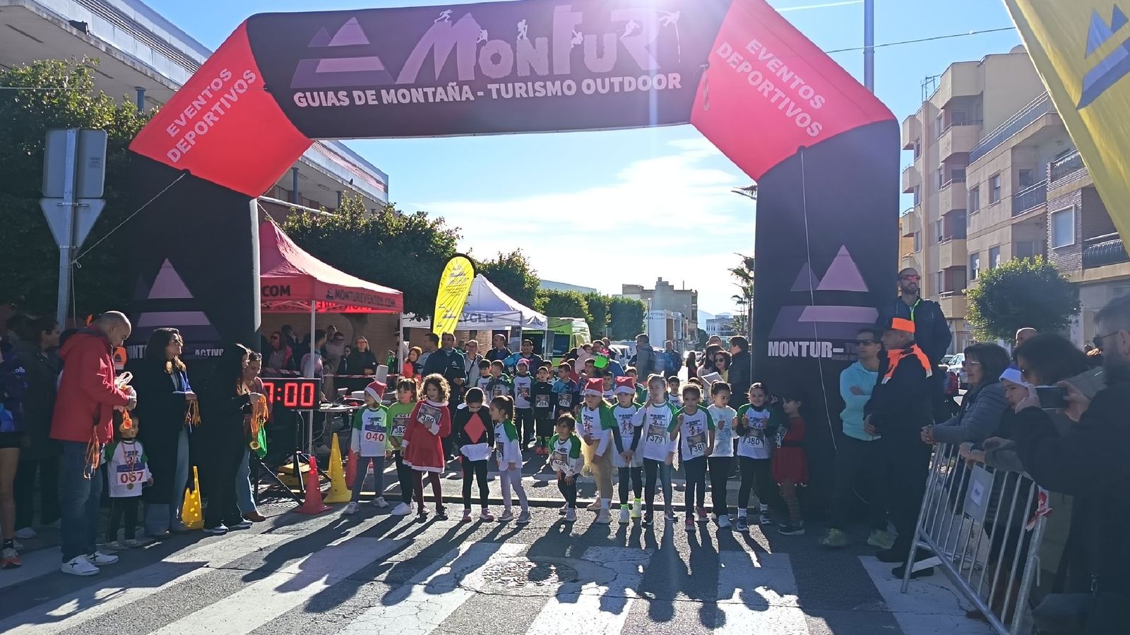 La San Silvestre albojense recoge 700 kilogramos de alimentos destinados a Cáritas