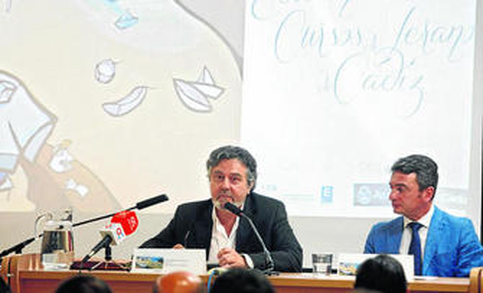 Felipe Benítez Reyes, junto al rector de la UCA, en la apertura de los Cursos de Verano.