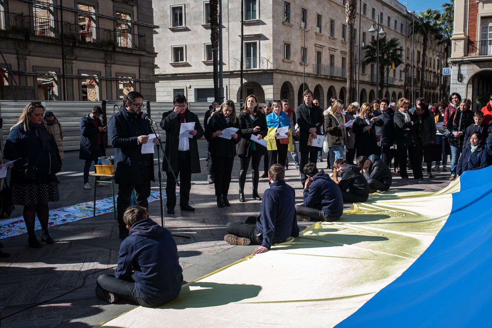 Imágenes de la lectura del manifiesto por la paz de los alumnos del Colegio María Inmaculada