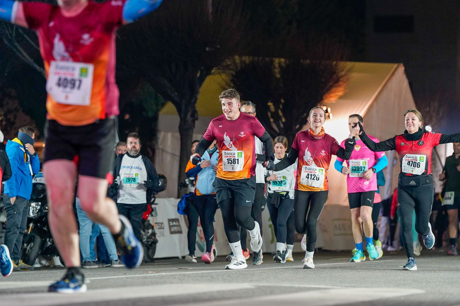 En imágenes: búscate en tu llegada a meta de la Carrera de San Antón 2026 (2)