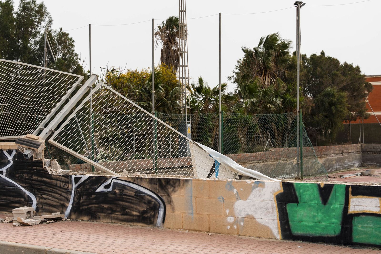 Las pistas deportivas y piscina de Costacabana, en imágenes