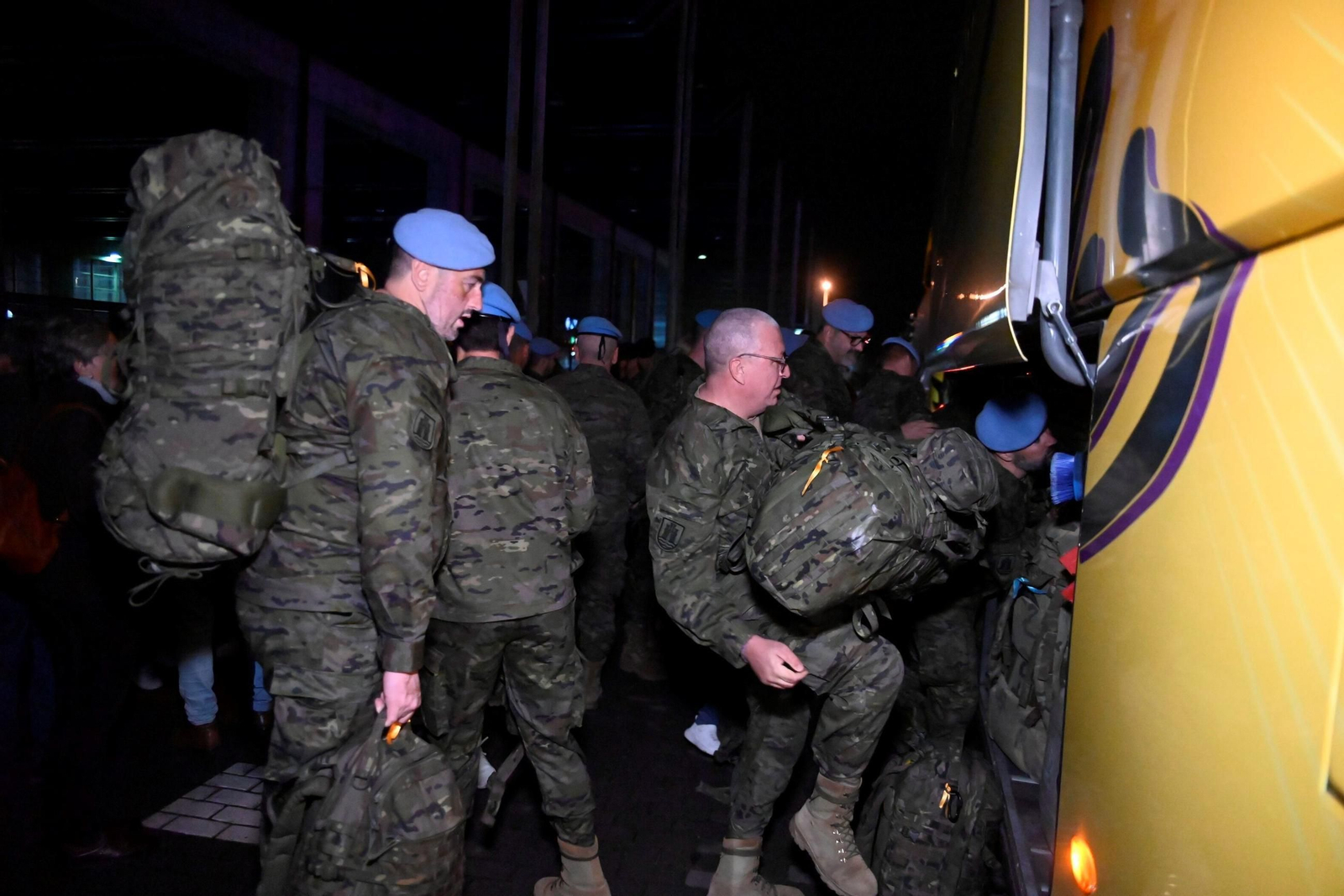 Emoción en la despedida de los militares de la brigada Guzmán el Bueno que parten a Líbano