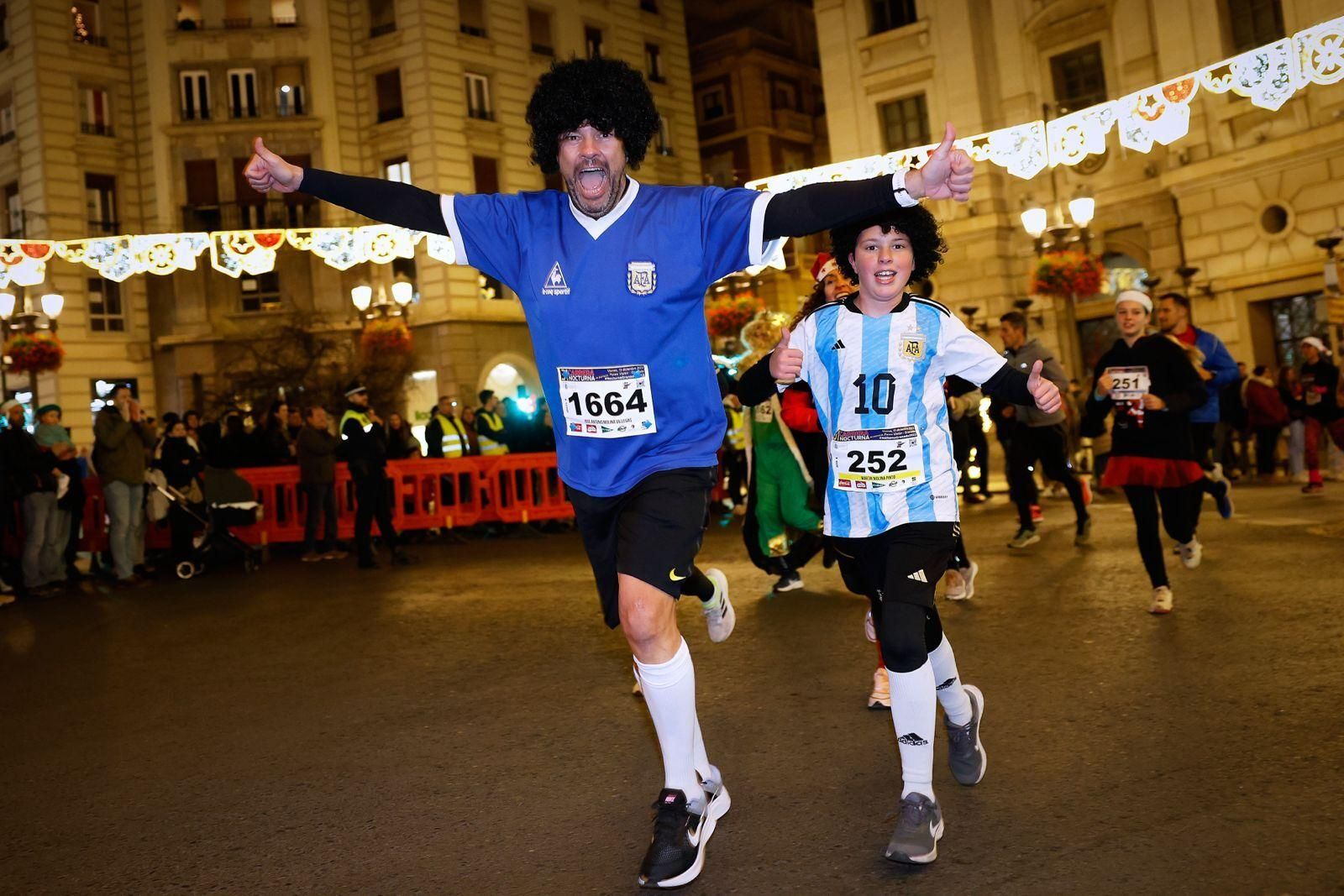 Las mejores imágenes de la Carrera Nocturna de Disfraces