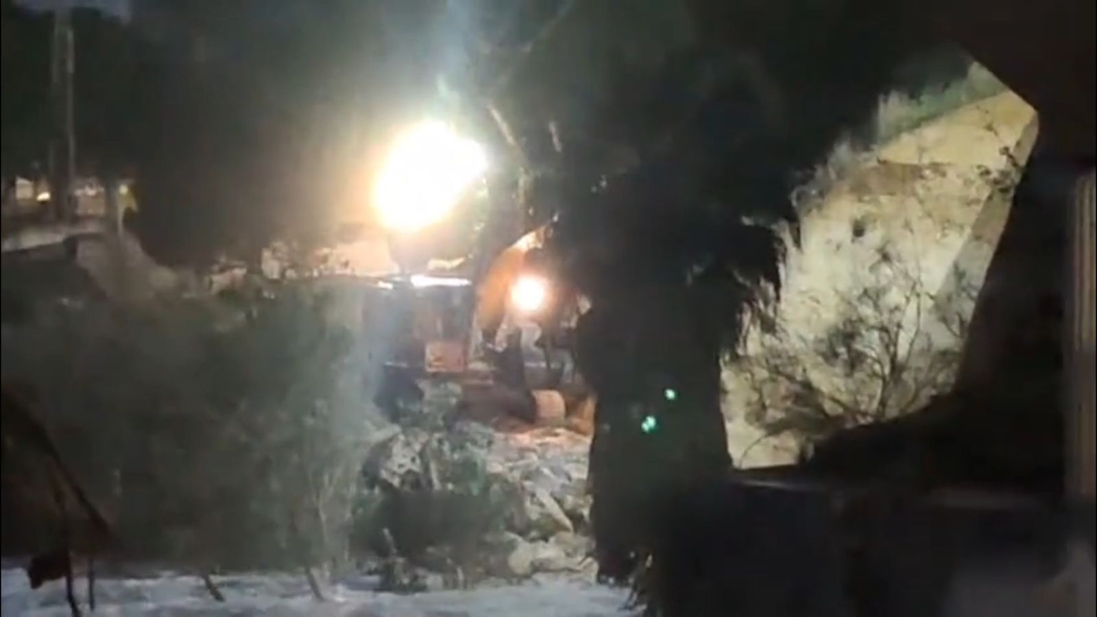 Trabajos a contrarreloj y de madrugada en Arcos para recuperar la A-372