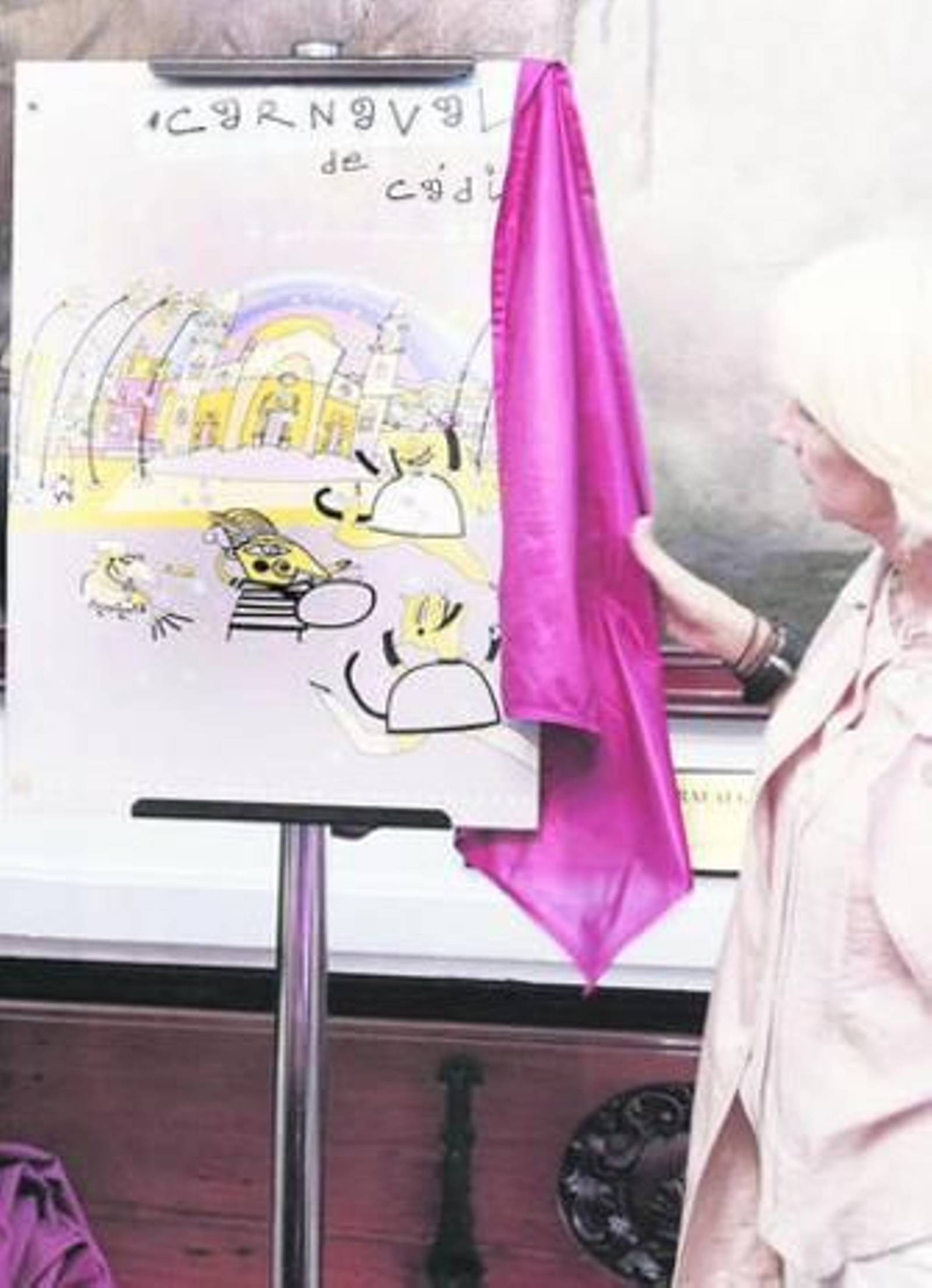 La alcaldesa, descubriendo ayer el cartel seleccionador.